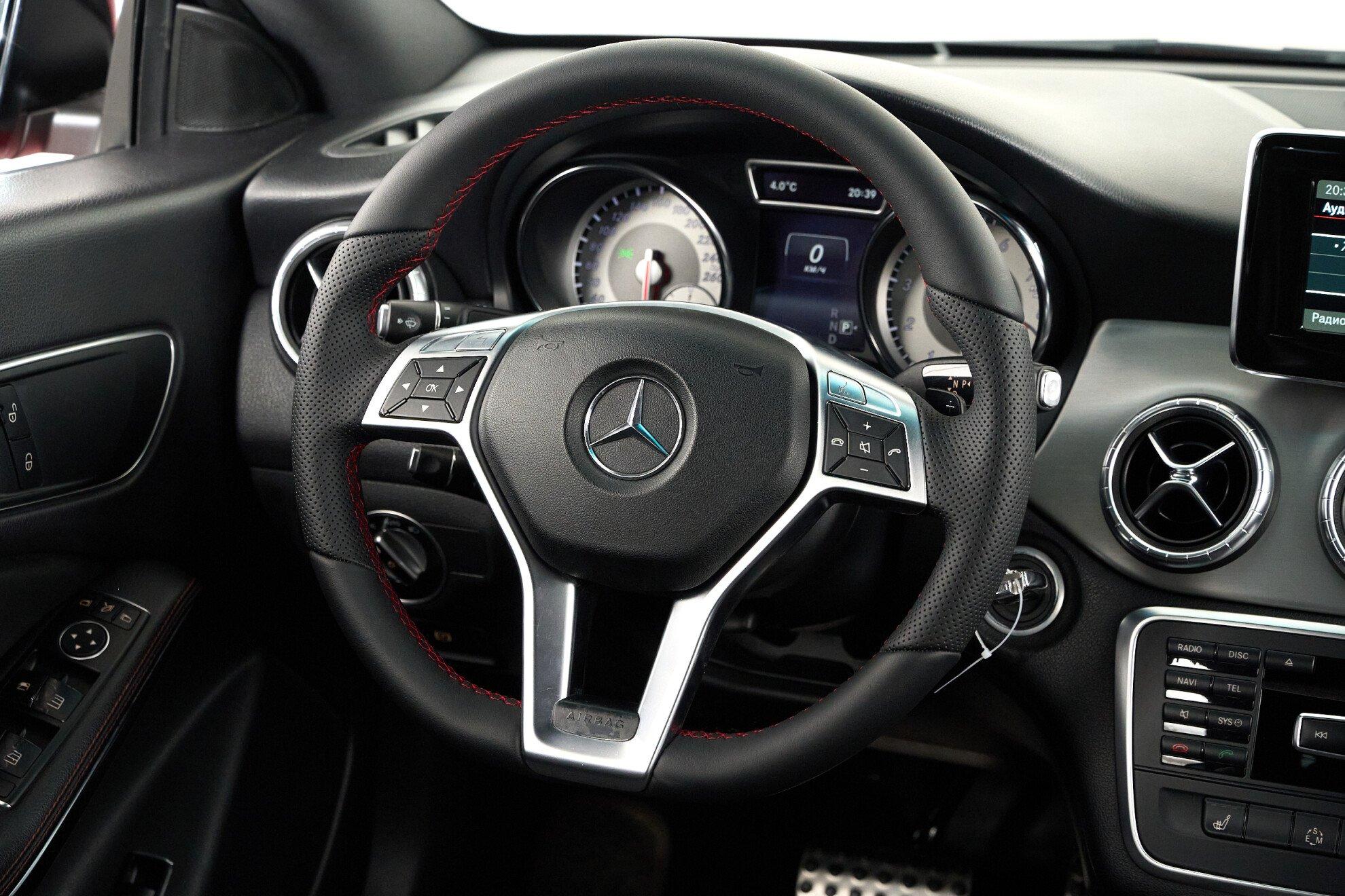 Mercedes-Benz CLA 2014, красный