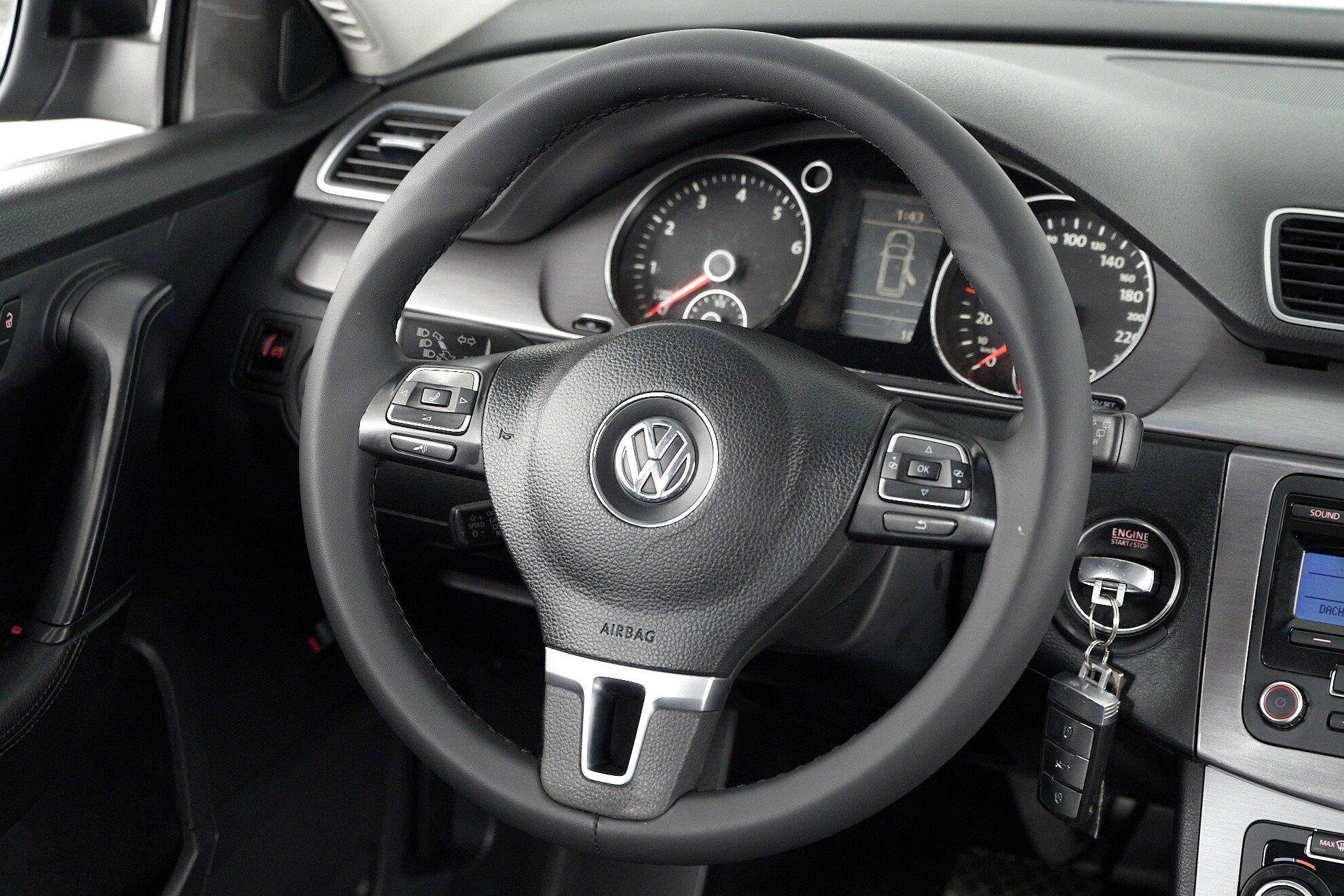 Volkswagen Passat 2011, черный