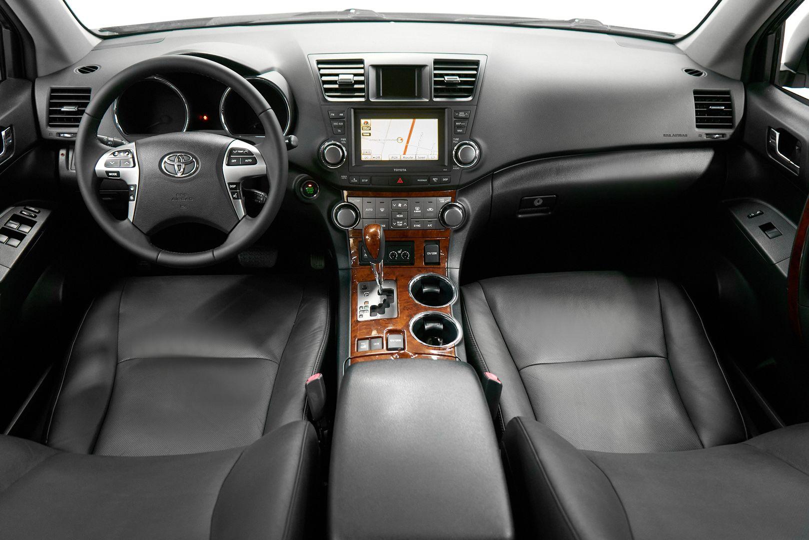 Toyota Highlander 2011, белый
