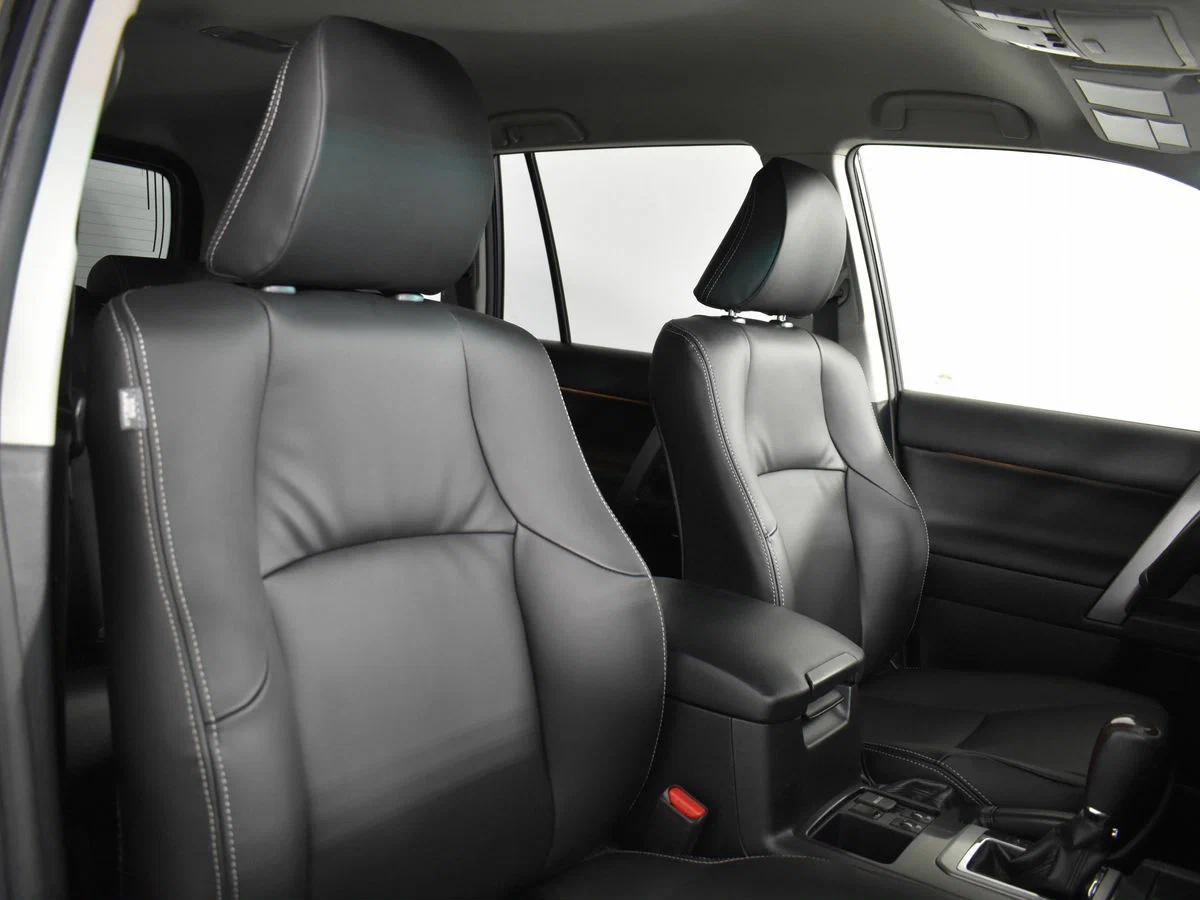 Toyota Land Cruiser Prado 2017, черный