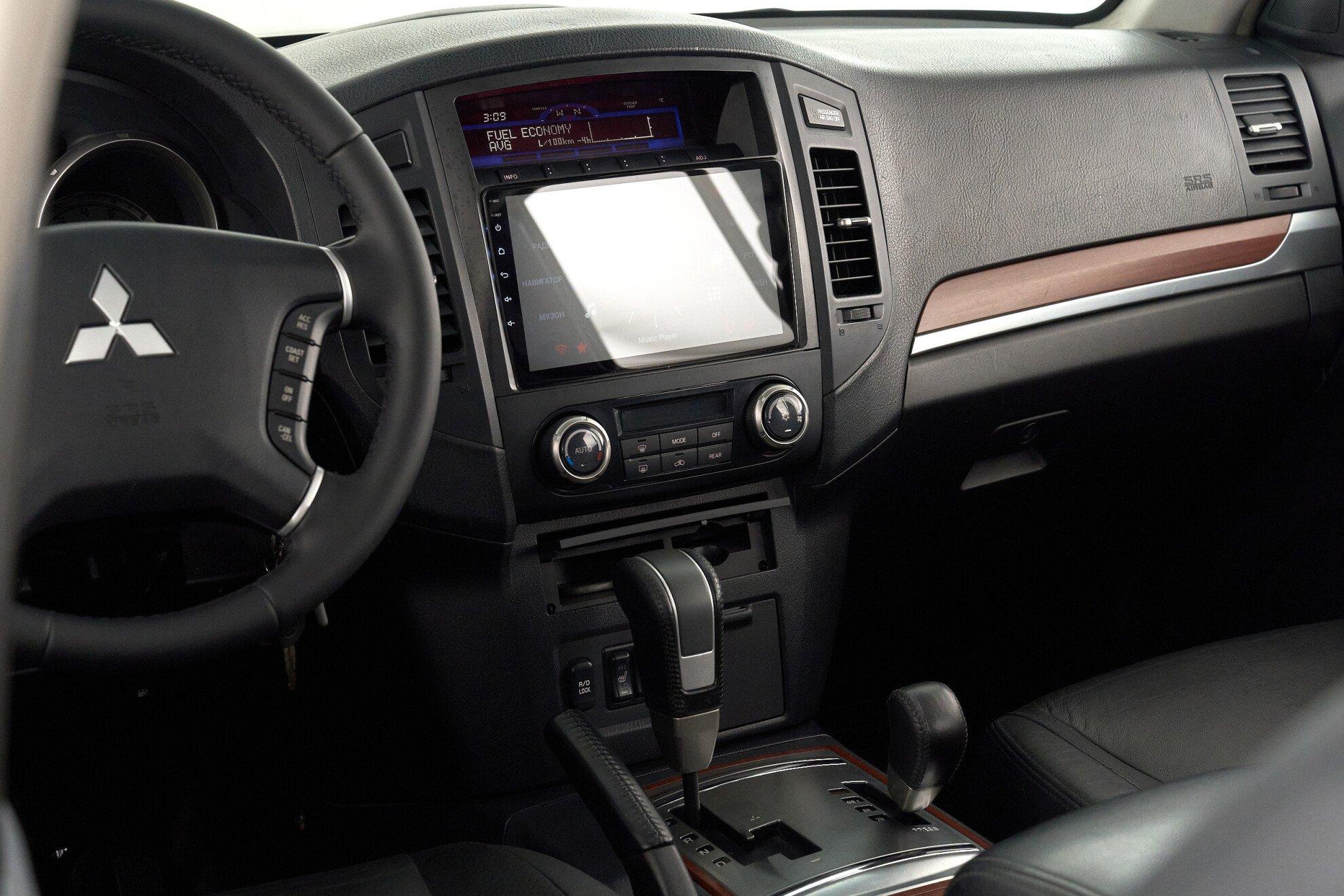 Mitsubishi Pajero 2008, черный