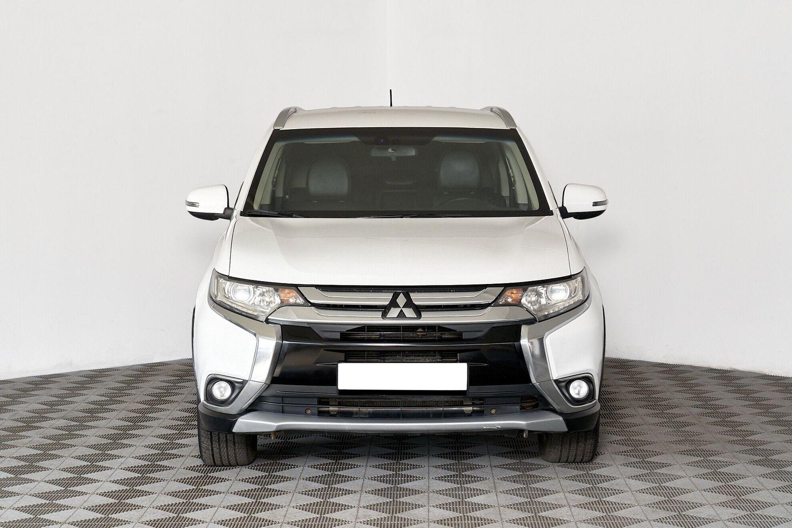 Mitsubishi Outlander 2017, белый