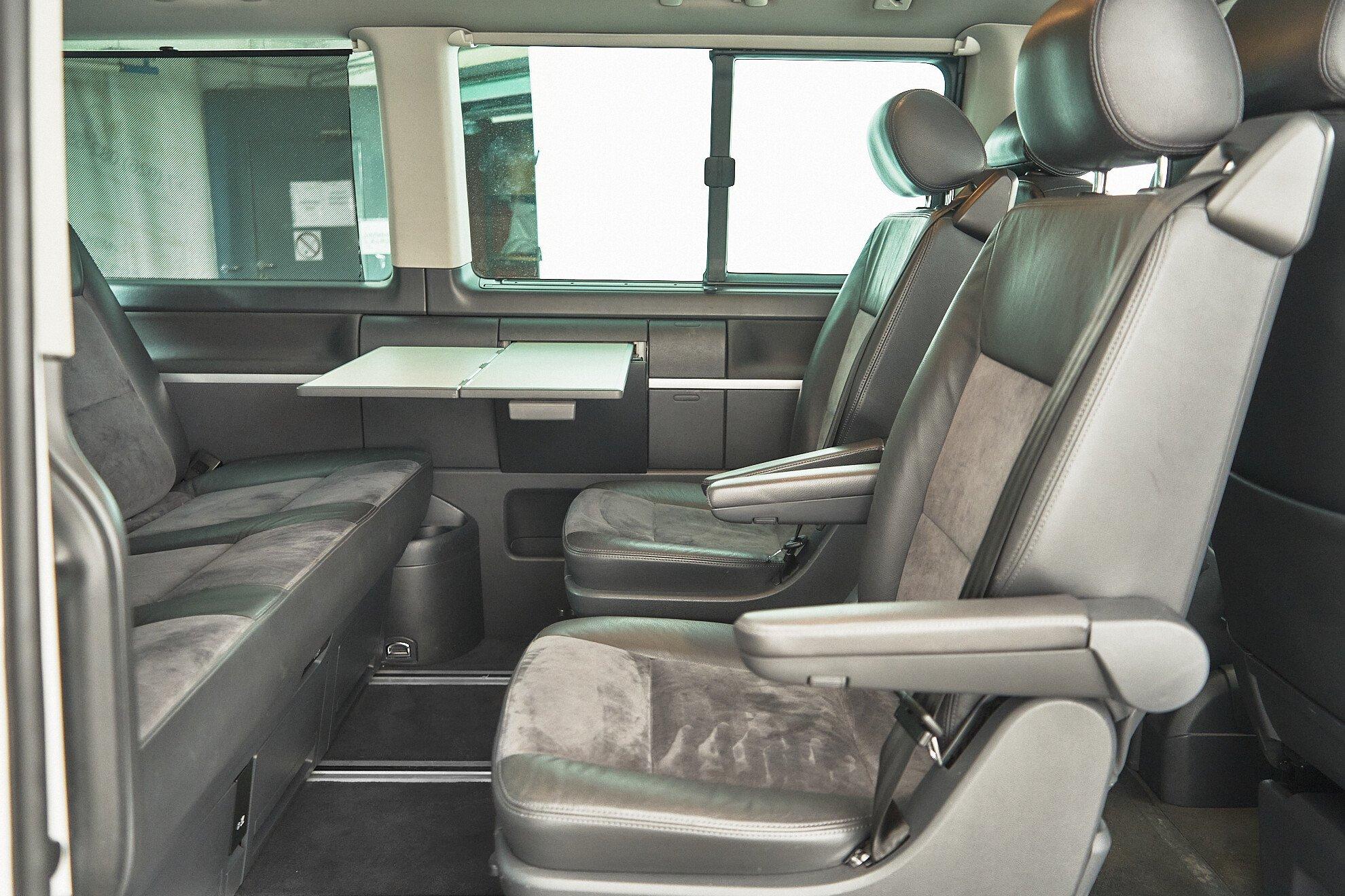 Volkswagen Multivan 2013, белый