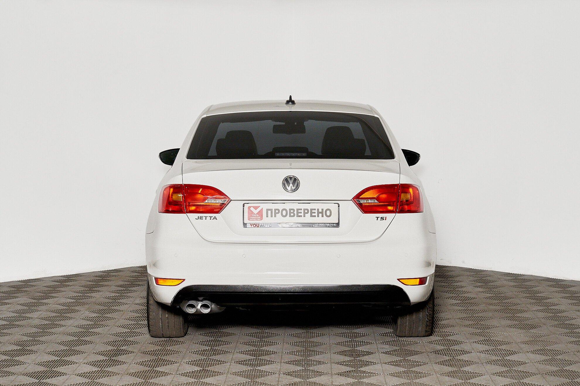 Volkswagen Jetta 2011, белый