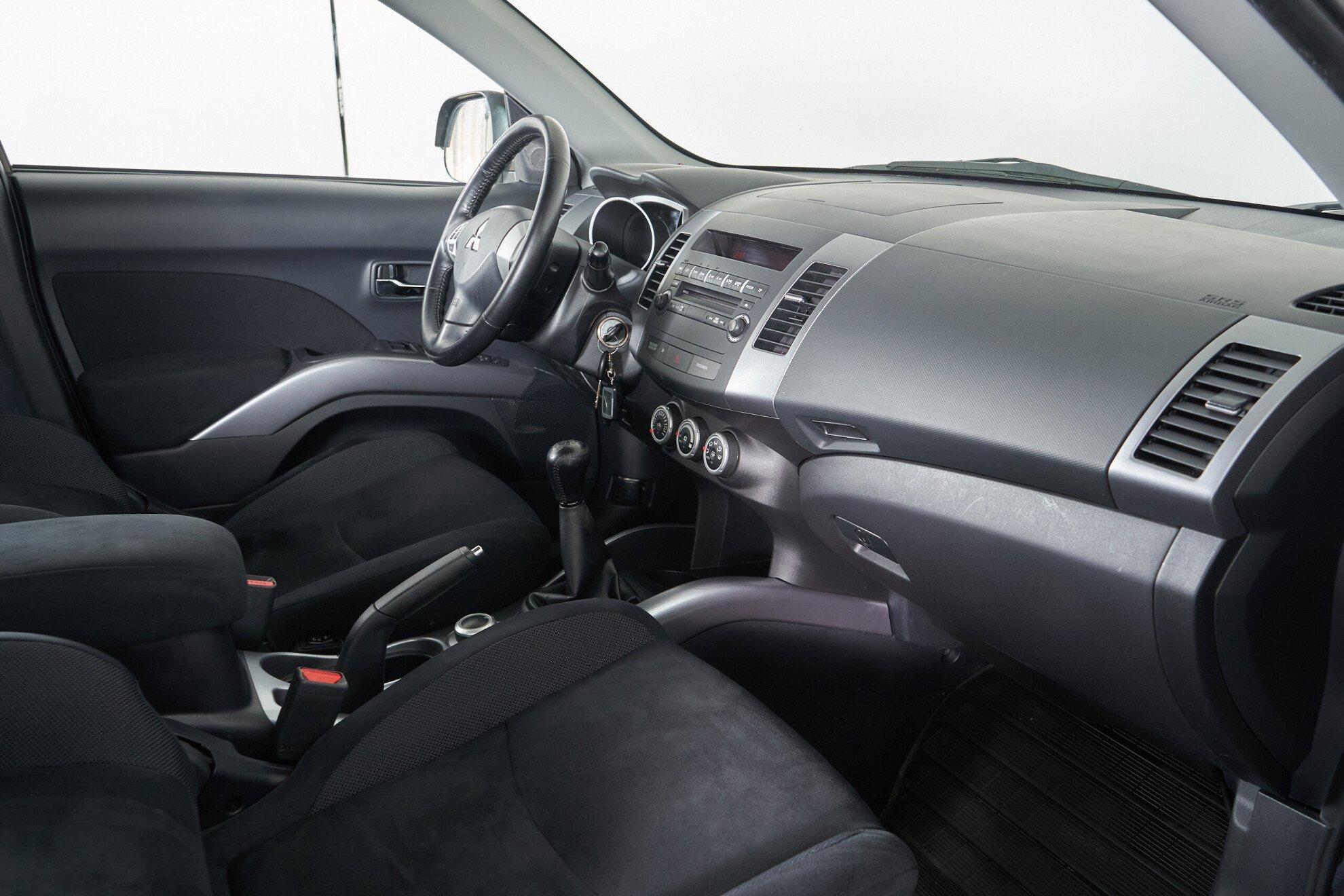 Mitsubishi Outlander 2008, бежевый