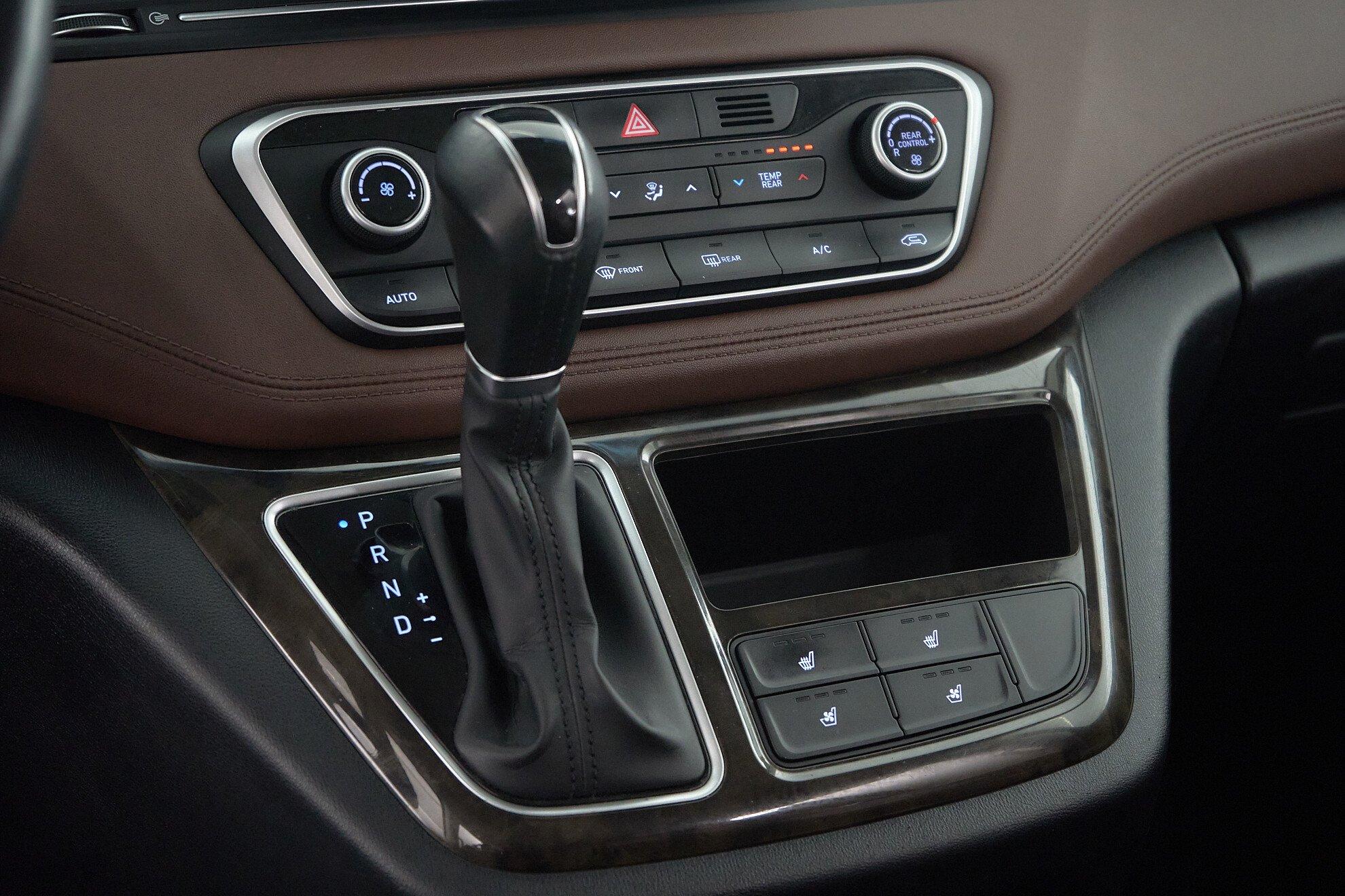 Hyundai Grand Starex 2018, черный