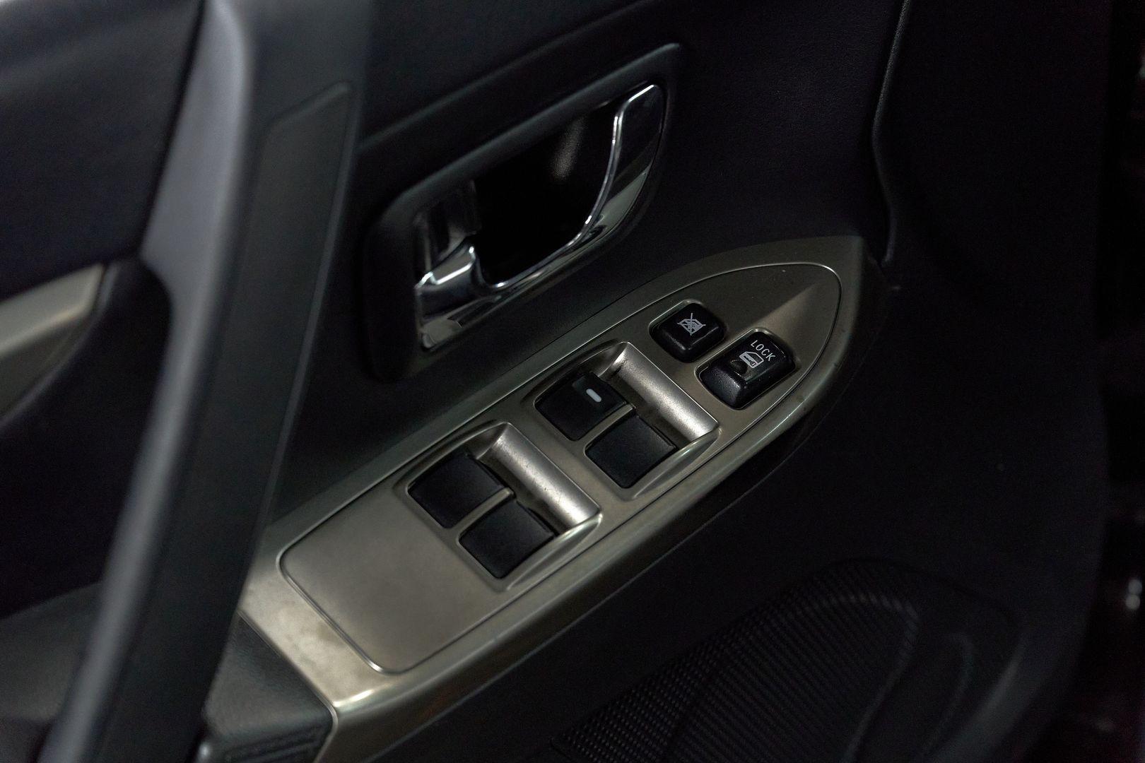 Mitsubishi Pajero 2012, черный