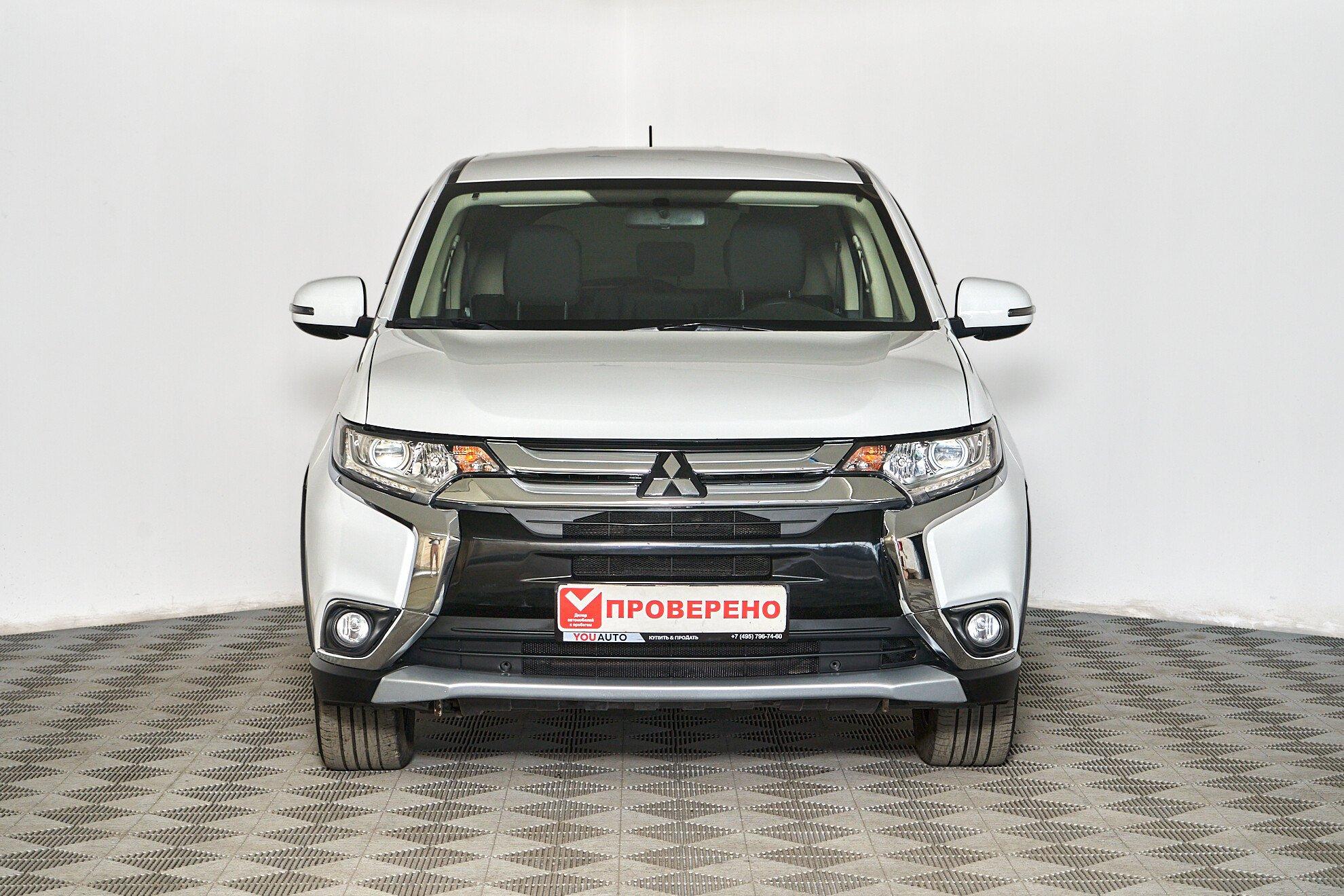 Mitsubishi Outlander 2017, белый