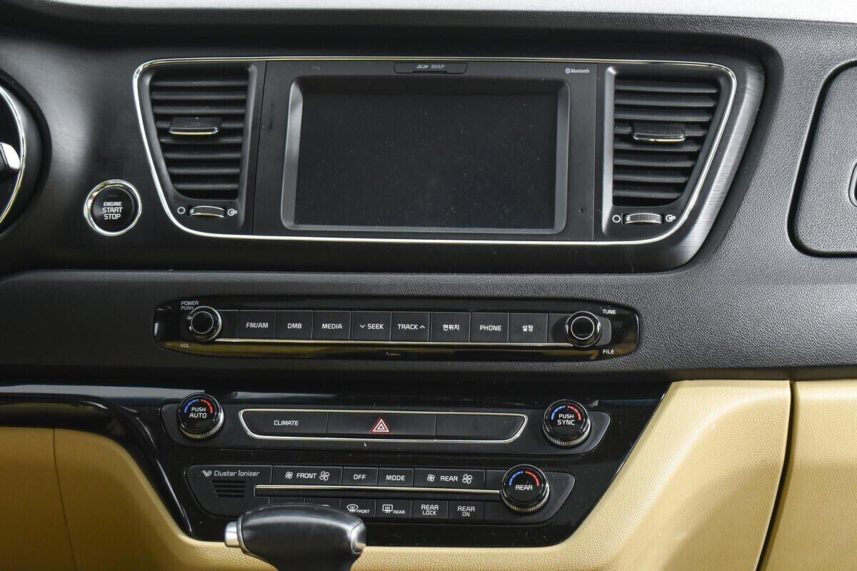 Kia Carnival 2018, черный
