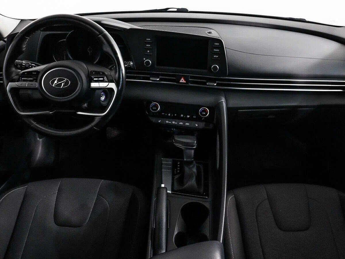 Hyundai Elantra 2022, серый