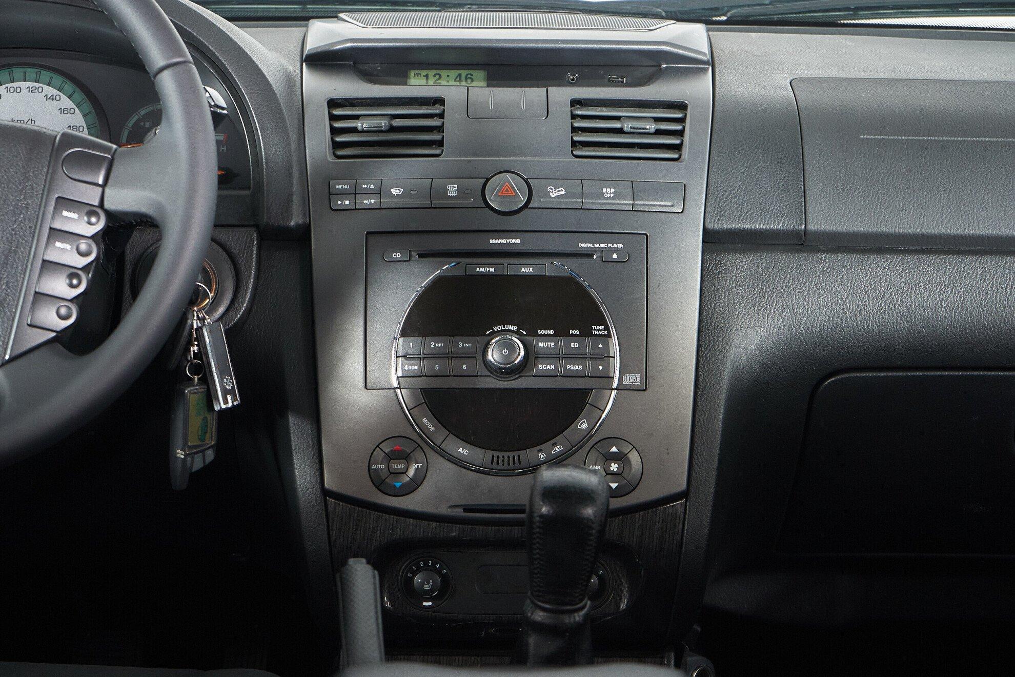 SsangYong Rexton 2011, пурпурный