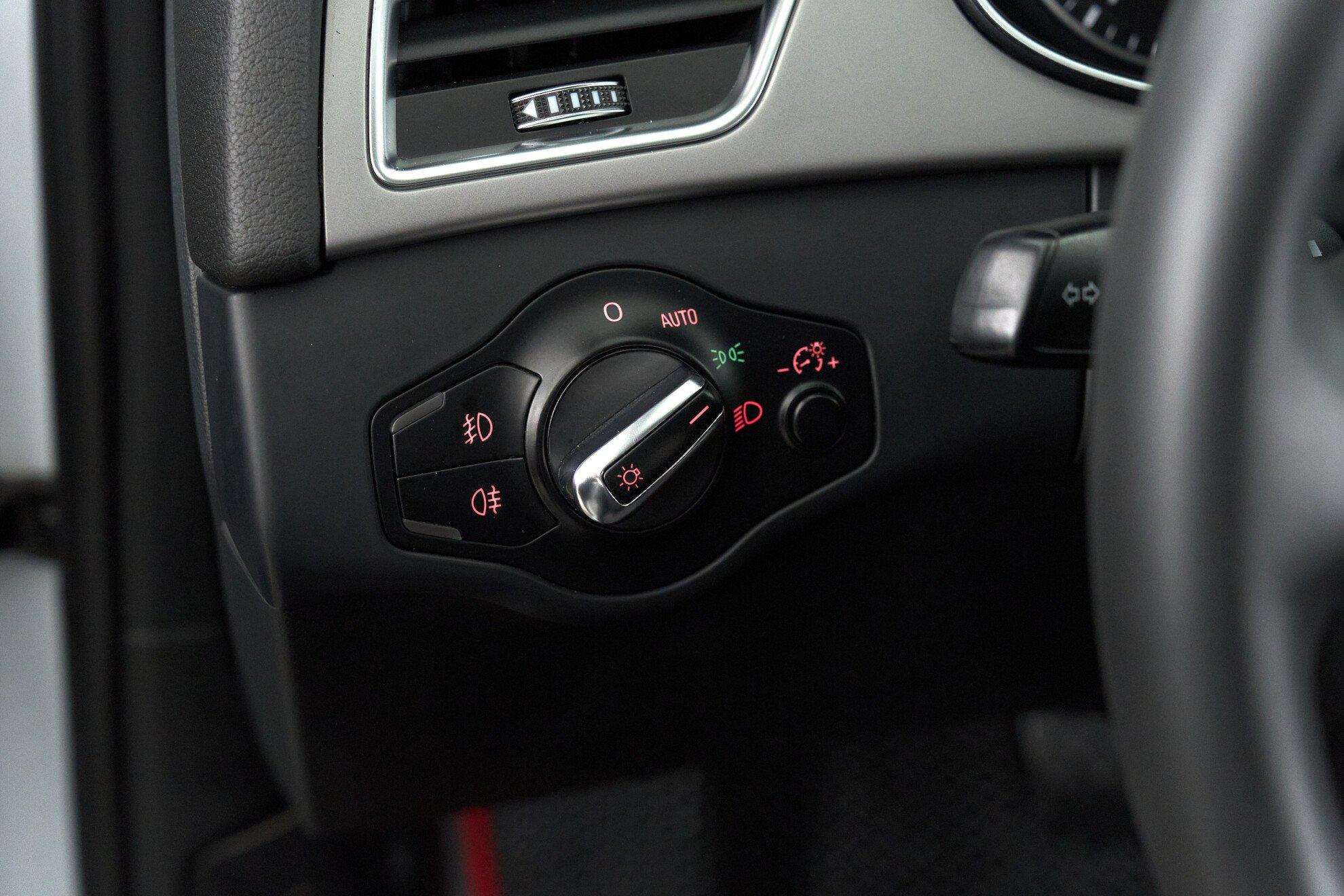 Audi A4 2013, белый
