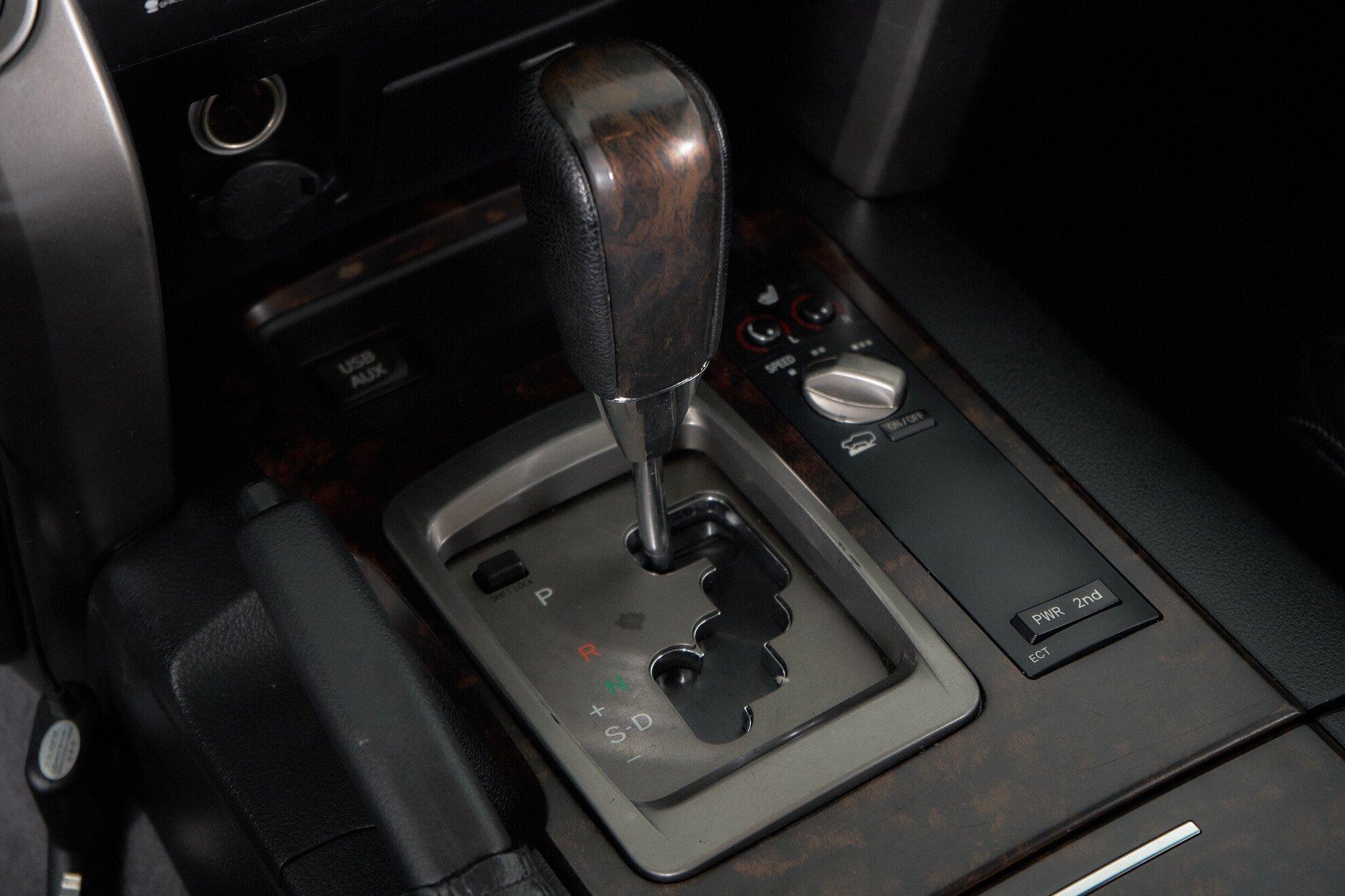 Toyota Land Cruiser 2011, белый