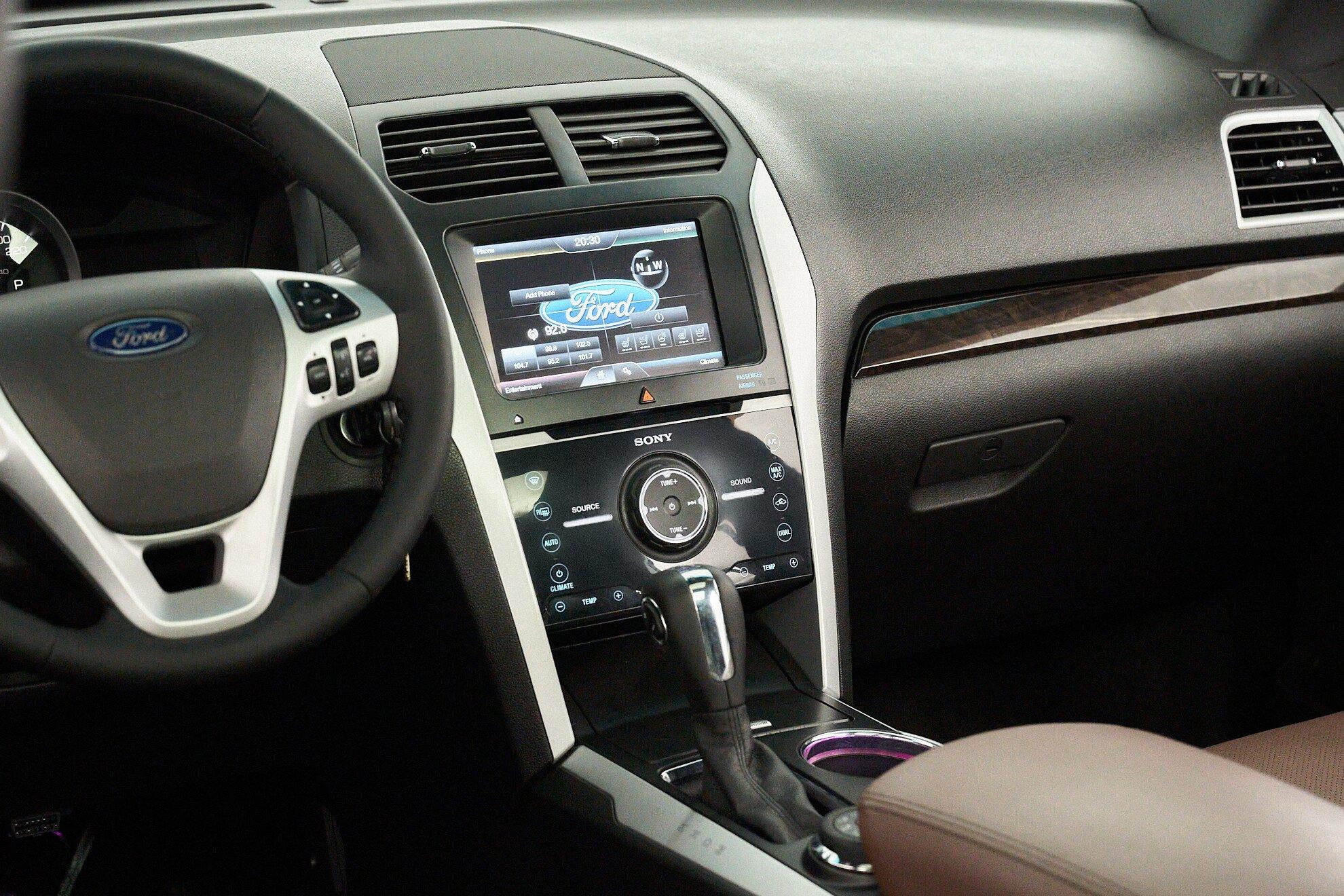 Ford Explorer 2014, черный
