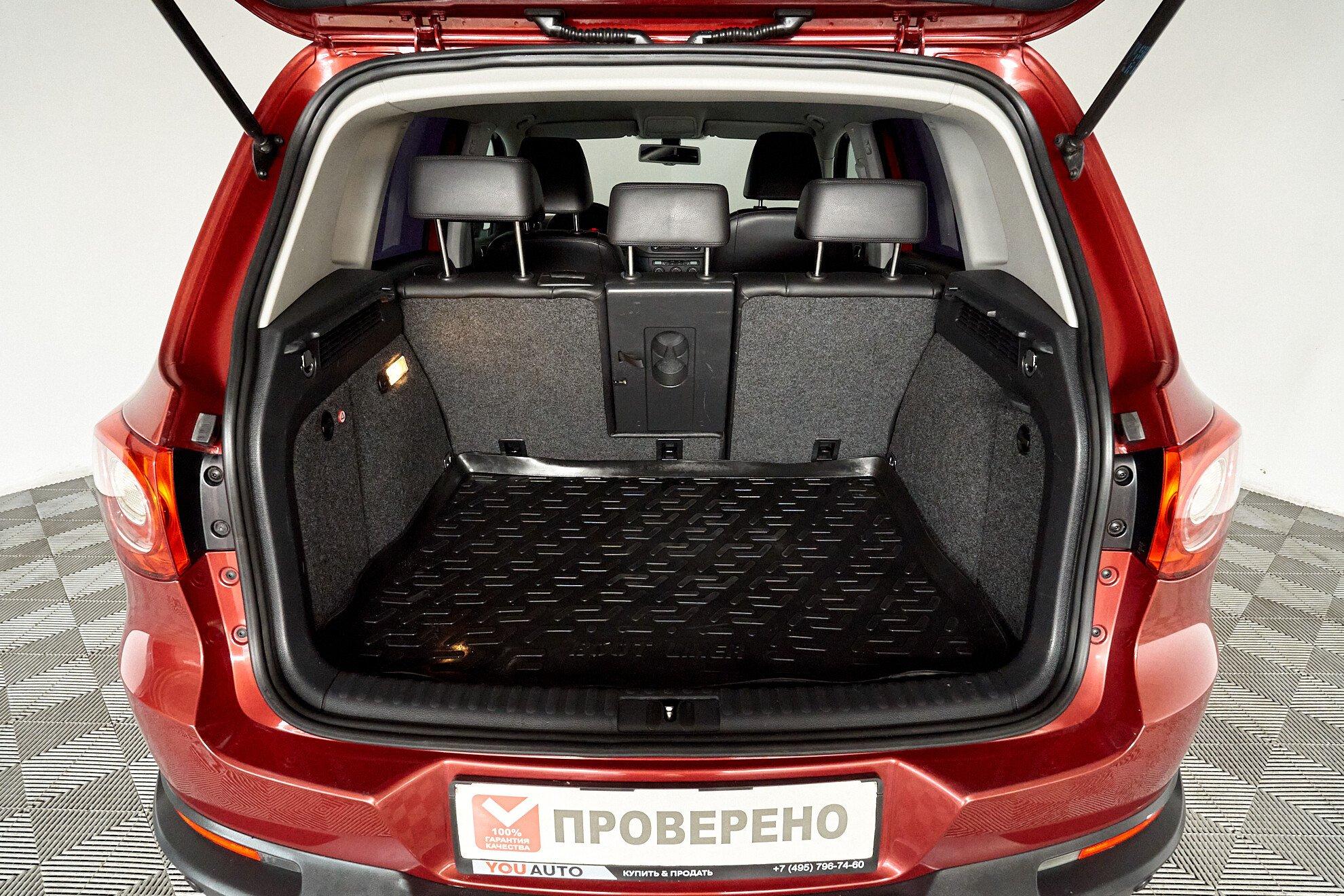 Volkswagen Tiguan 2009, красный
