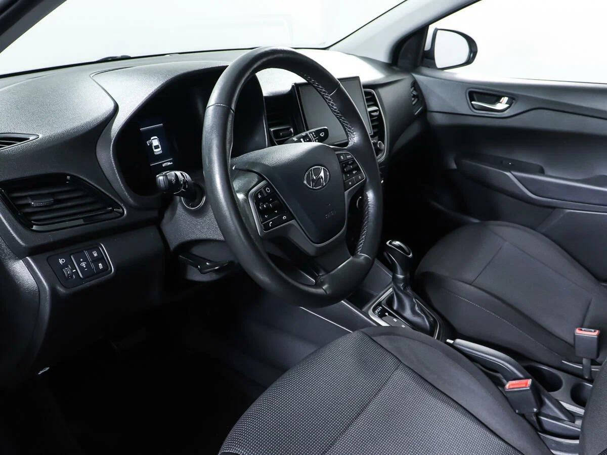 Hyundai Solaris 2022, серый