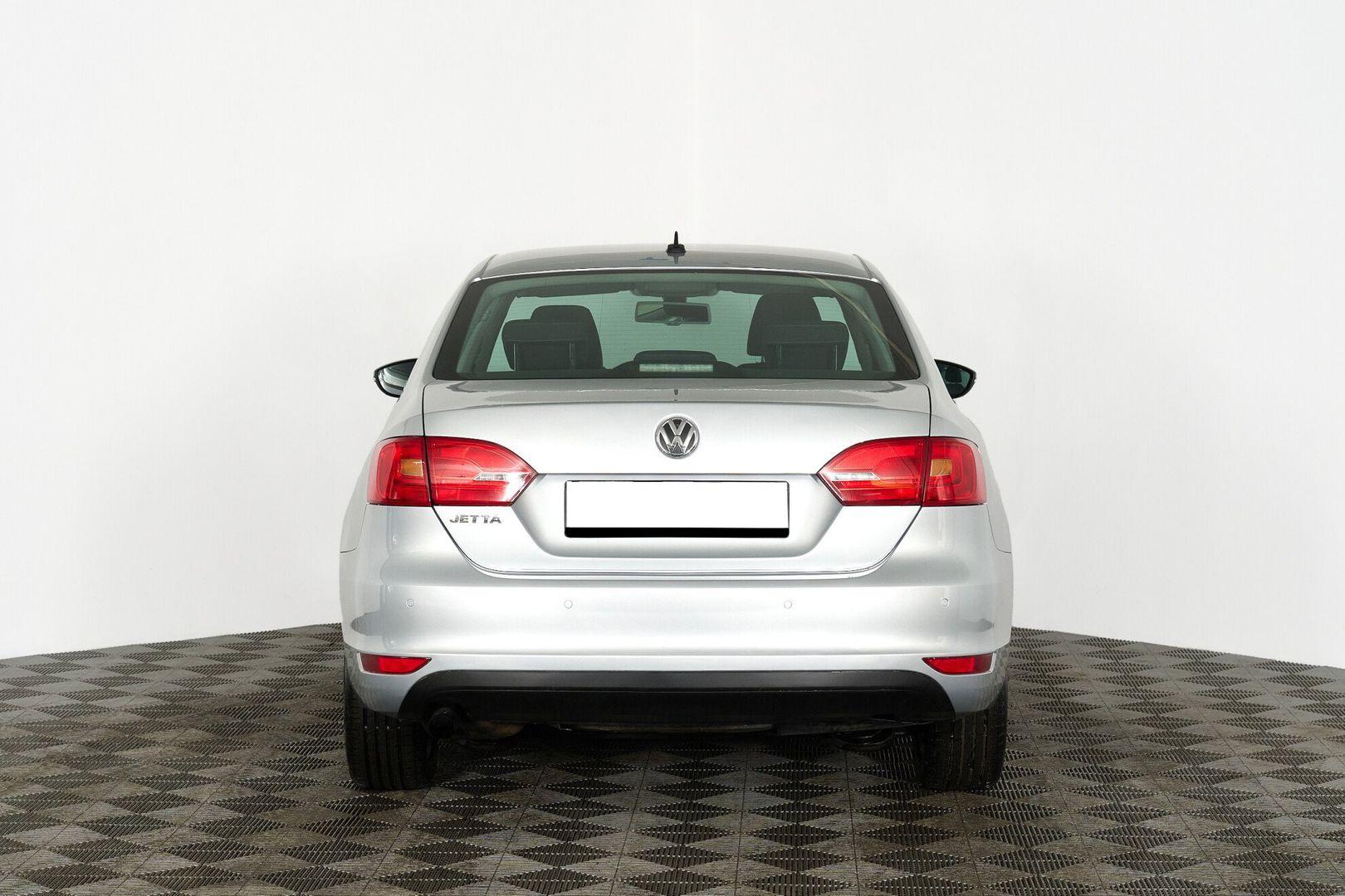 Volkswagen Jetta 2013, серебряный