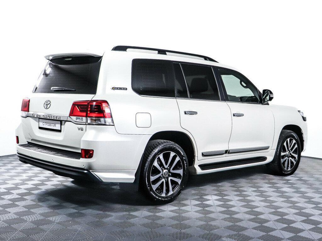 Toyota Land Cruiser 2018, белый