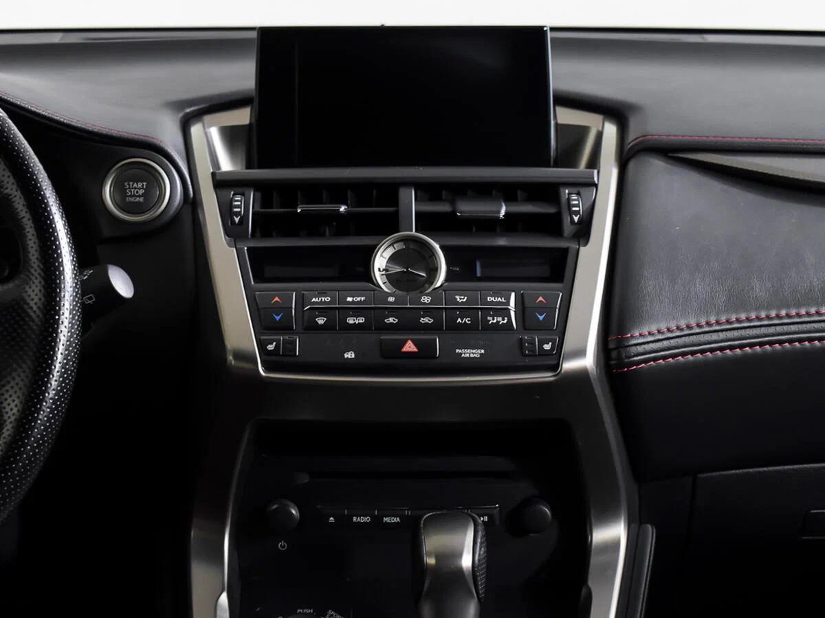 Lexus NX 2016, белый