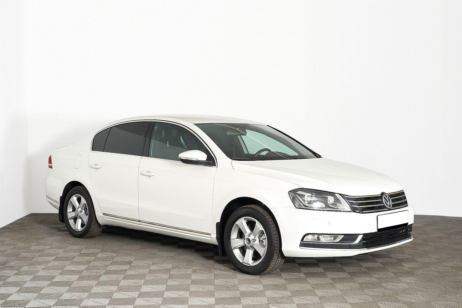 Volkswagen Passat 2012, белый