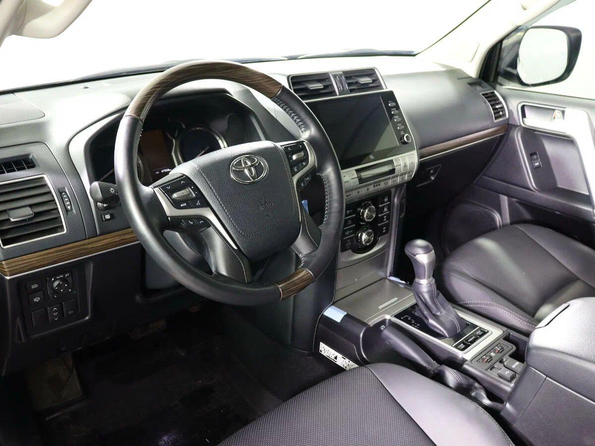 Toyota Land Cruiser Prado 2023, белый