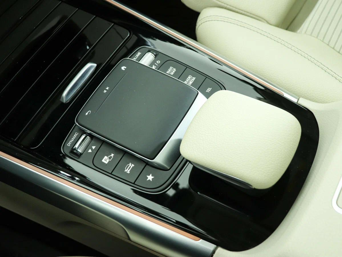 Mercedes-Benz GLB 2021, белый