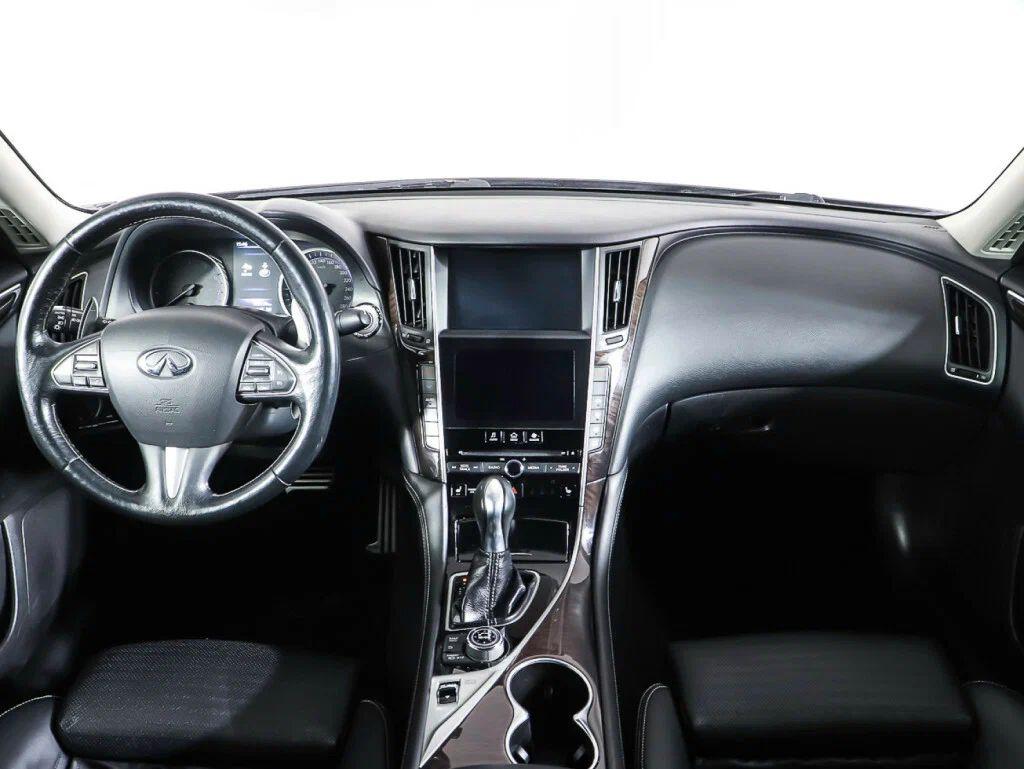 Infiniti Q50 2017, коричневый