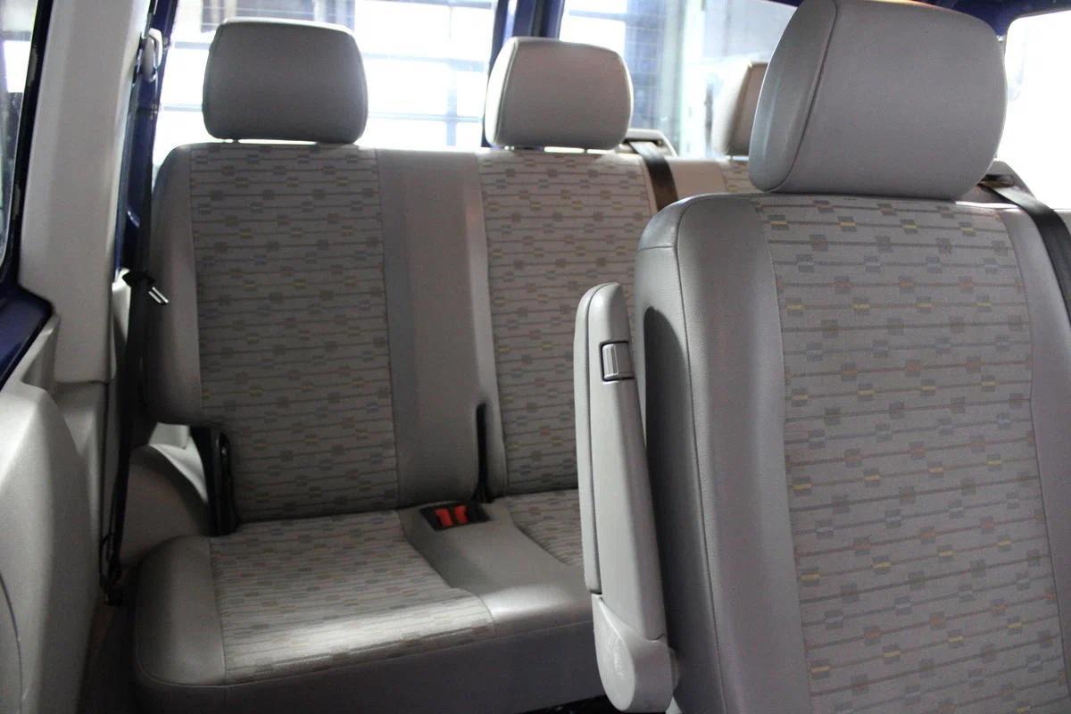 Volkswagen Transporter 2013, синий