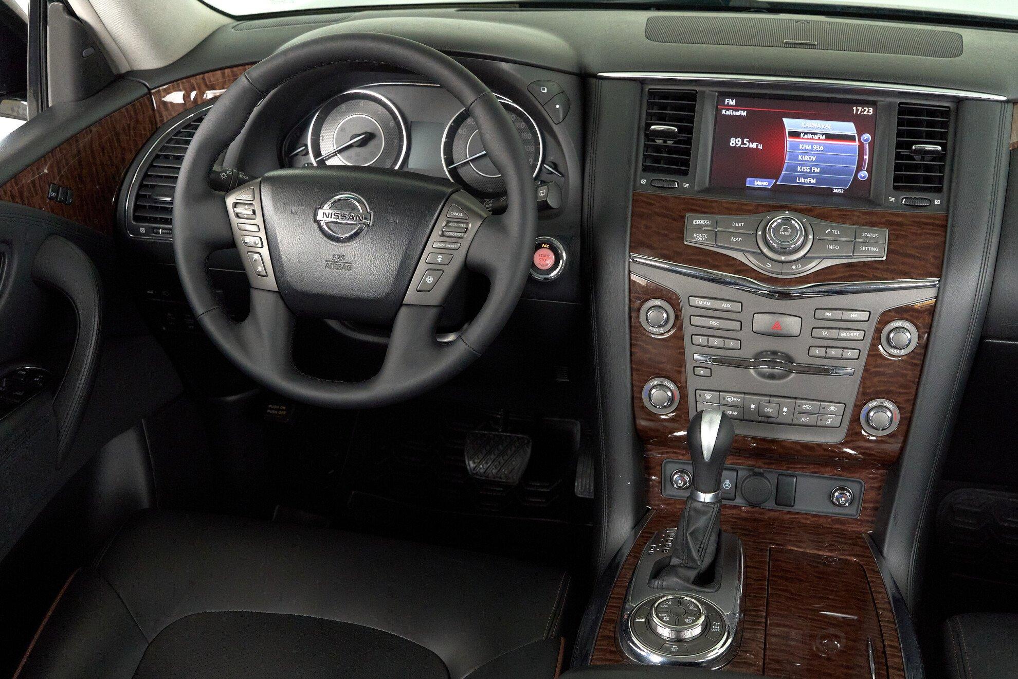 Nissan Patrol 2012, фиолетовый