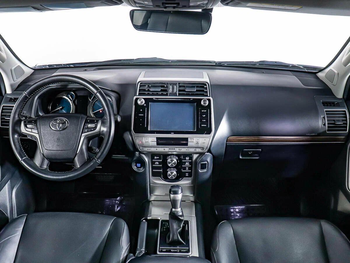 Toyota Land Cruiser Prado 2018, черный