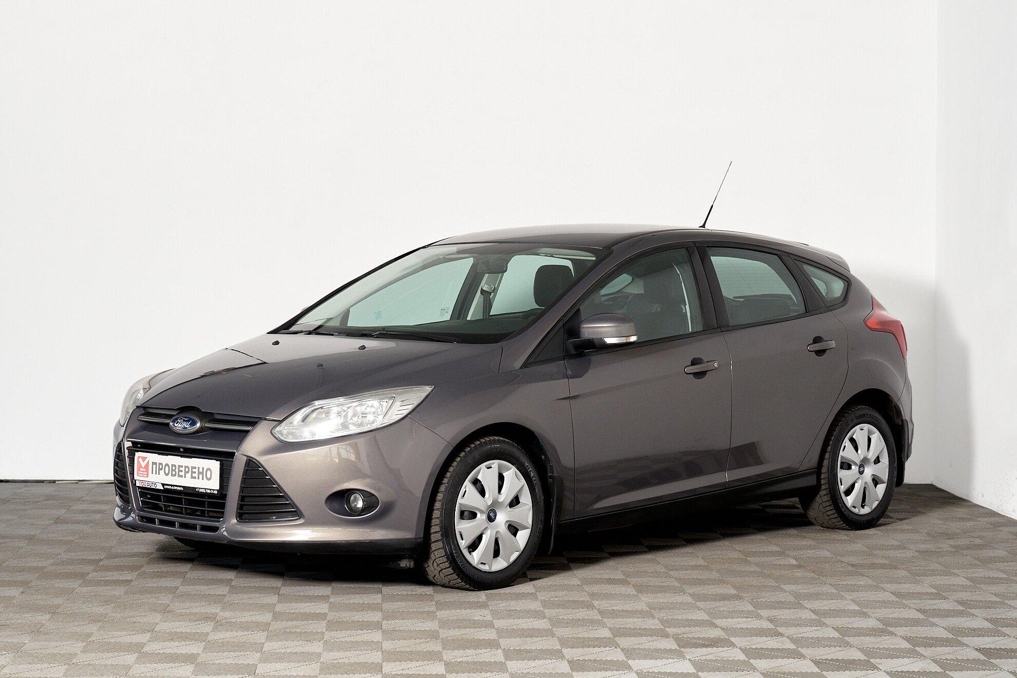 Ford Focus 2015, серый