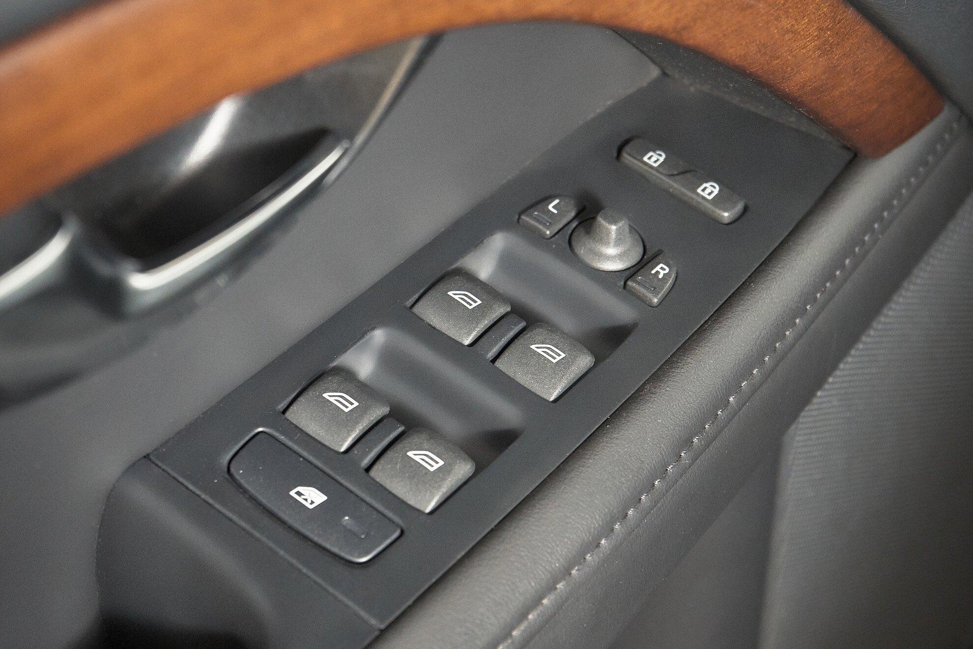 Volvo XC70 2012, черный