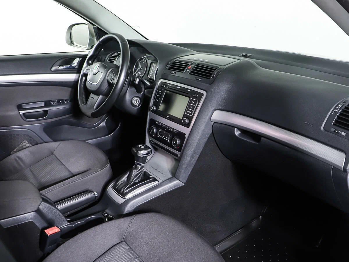 Skoda Octavia 2012, серебряный