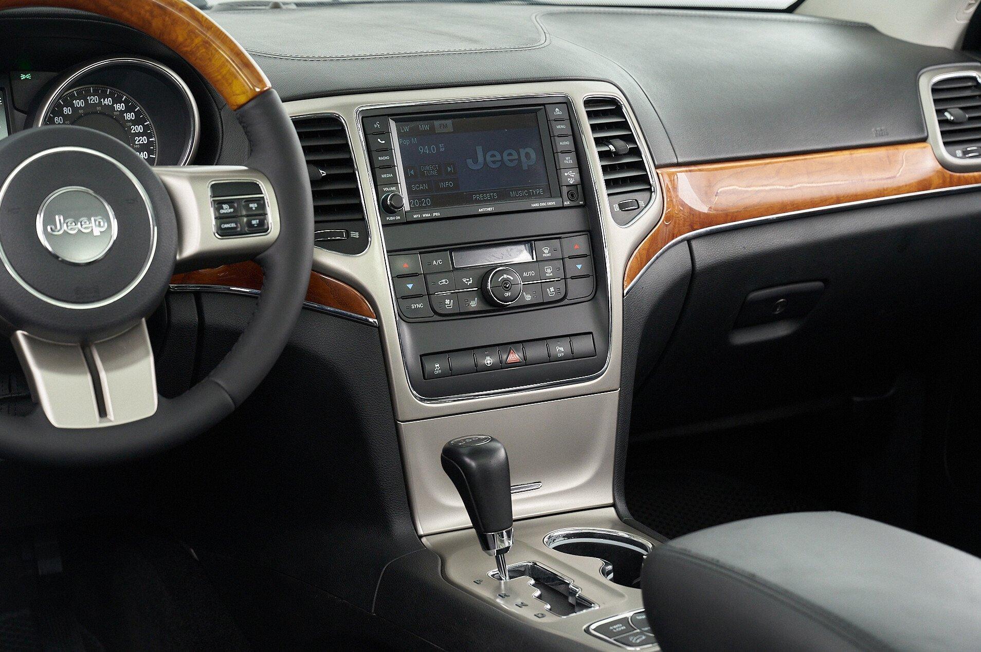Jeep Grand Cherokee 2010, черный