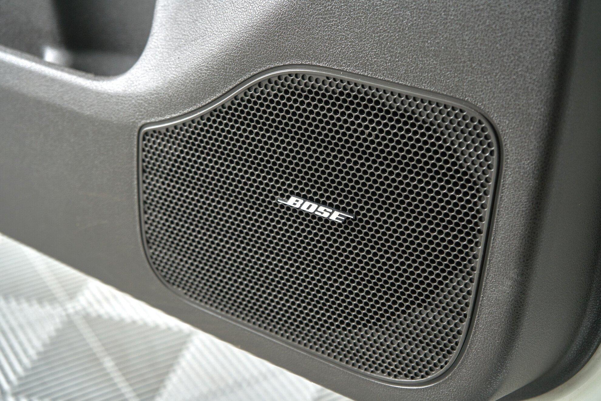 Nissan Pathfinder 2012, белый