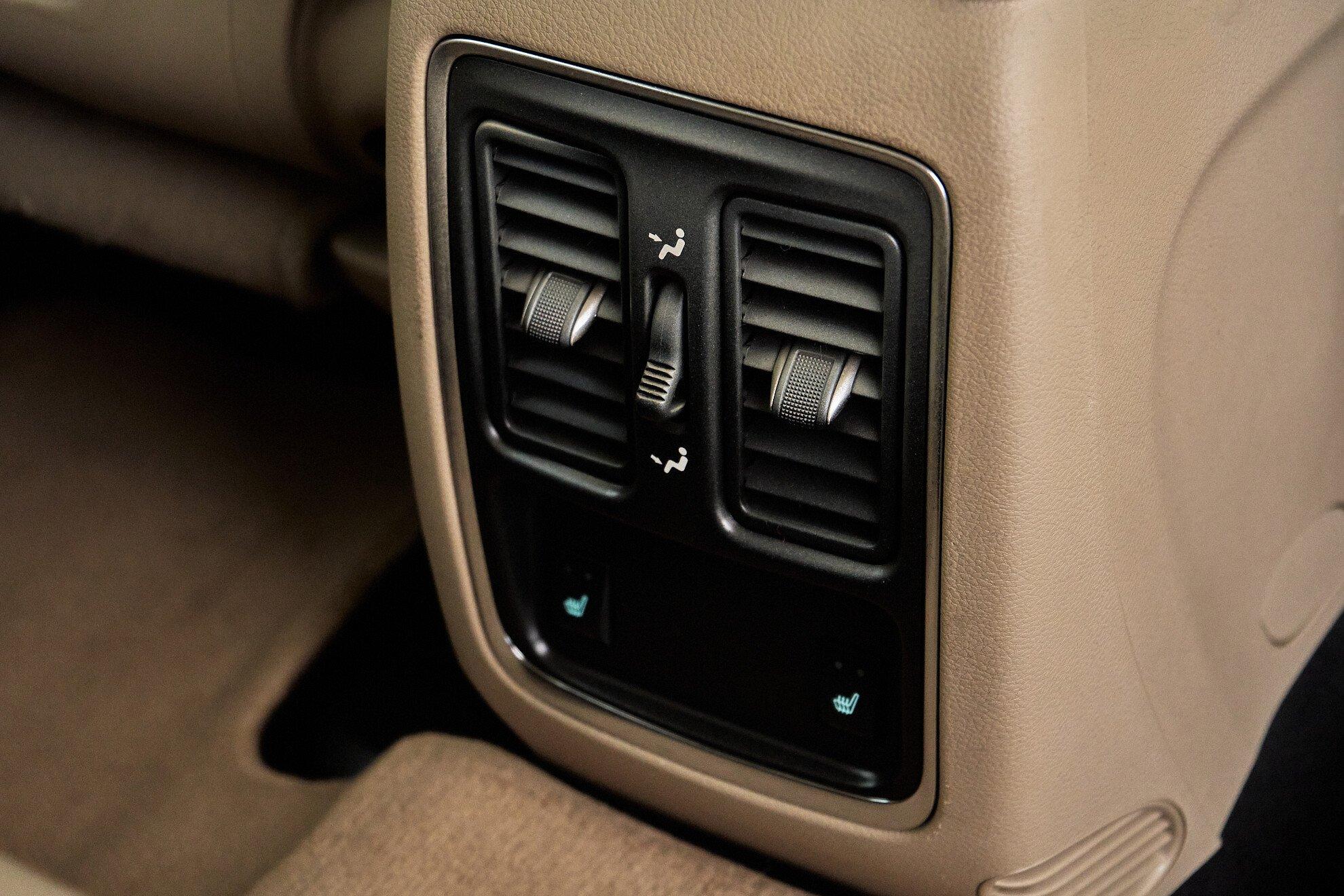 Jeep Grand Cherokee 2010, белый