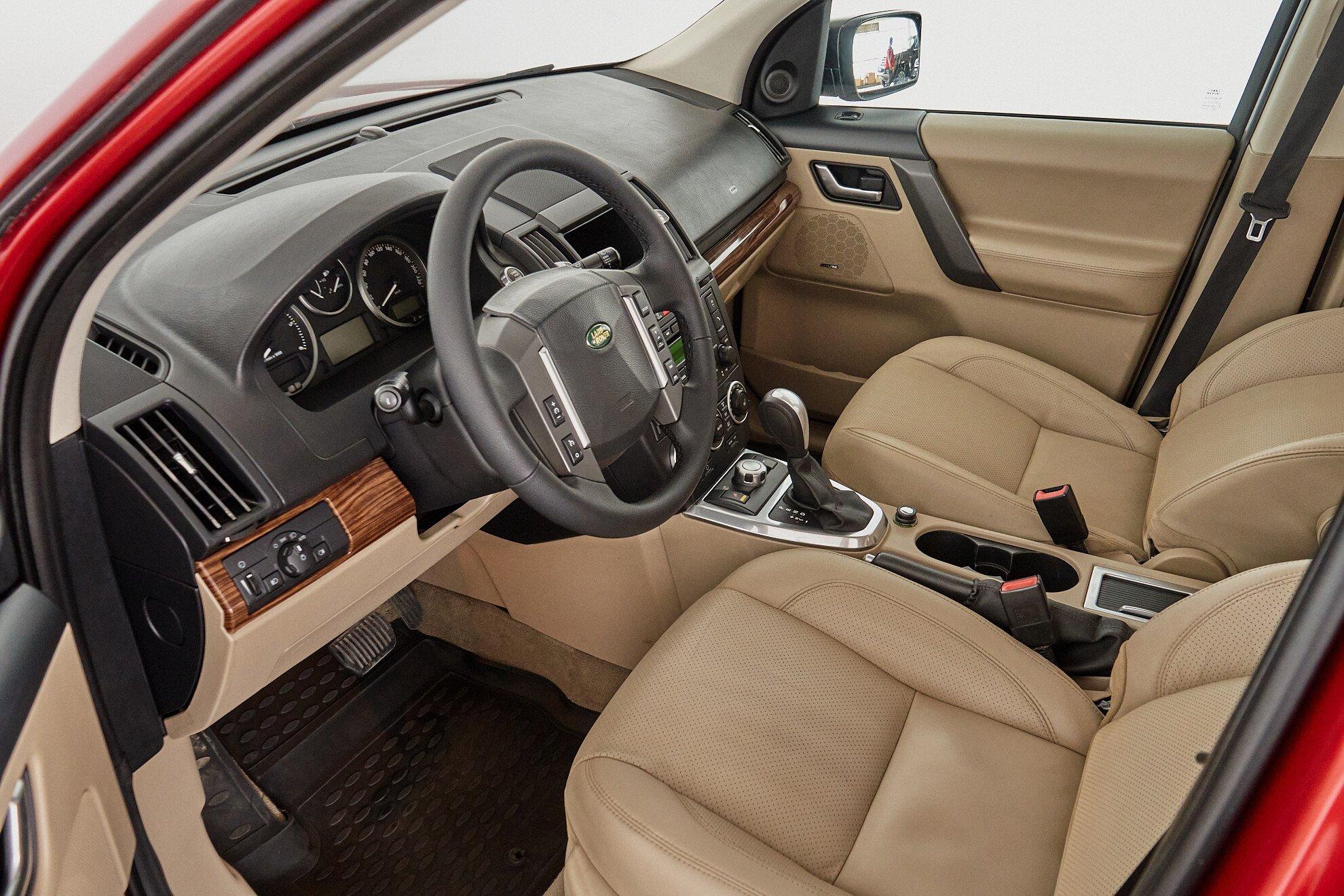 Land Rover Freelander 2009, красный