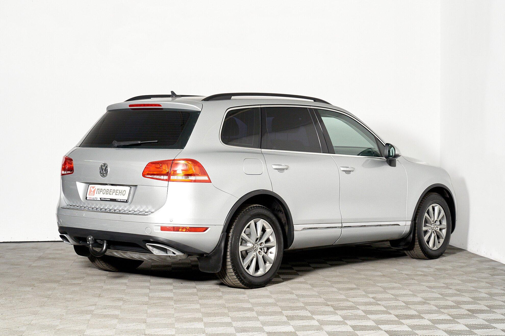 Volkswagen Touareg 2011, серебряный