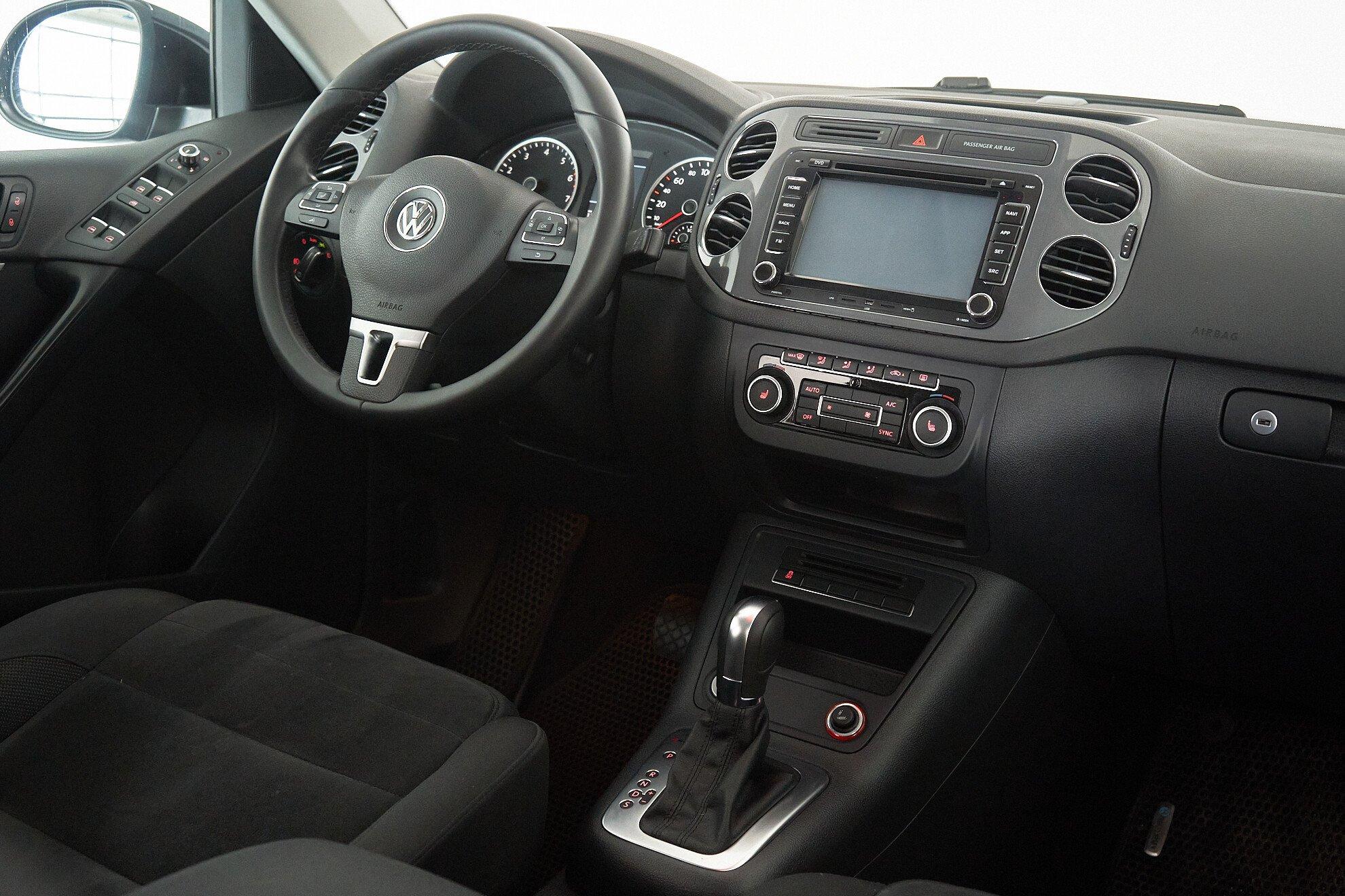 Volkswagen Tiguan 2013, черный