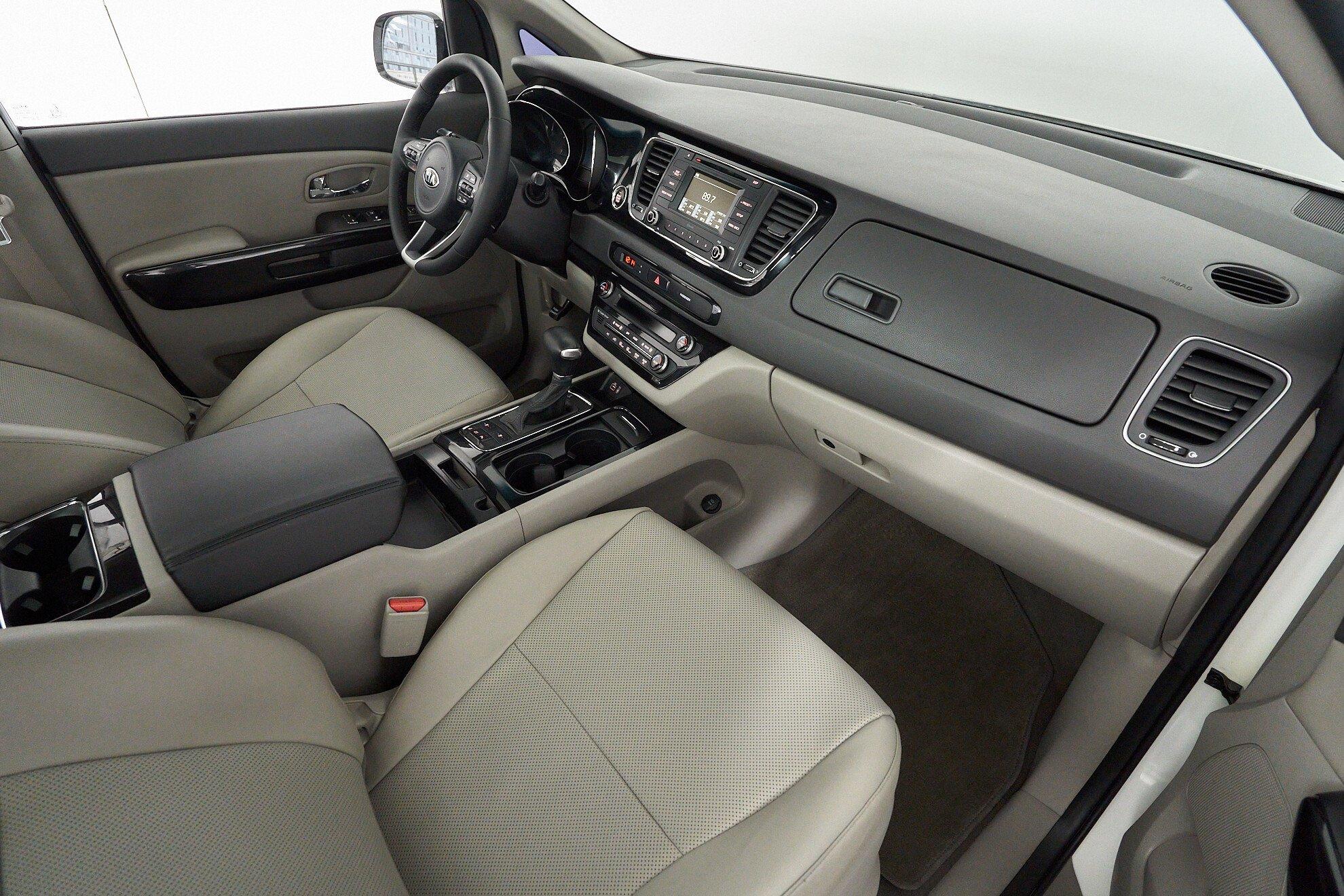 Kia Carnival 2016, белый