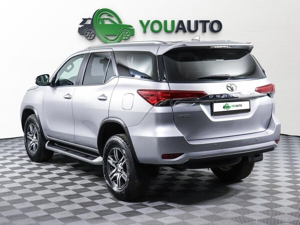 Toyota Fortuner 2020, серебряный