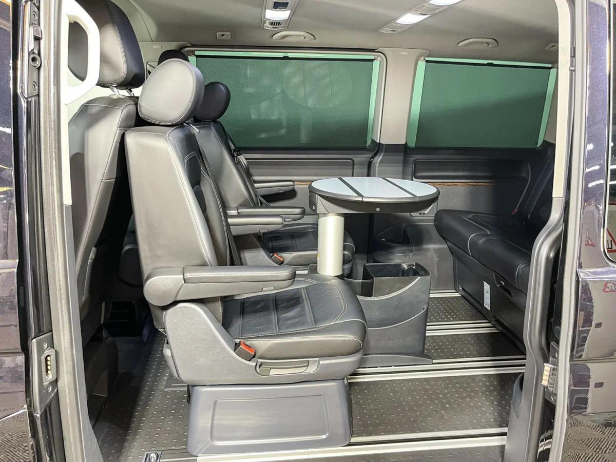 Volkswagen Multivan 2022, черный