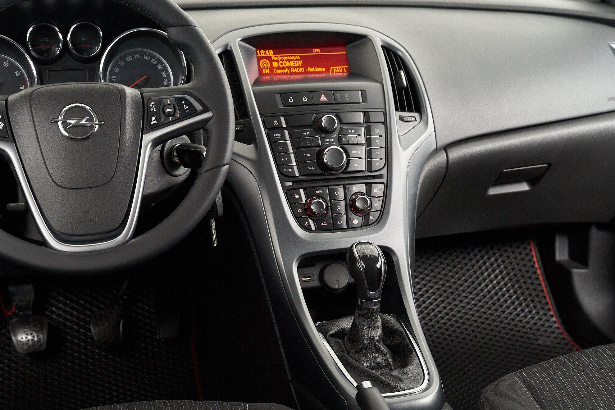 Opel Astra 2015, серый