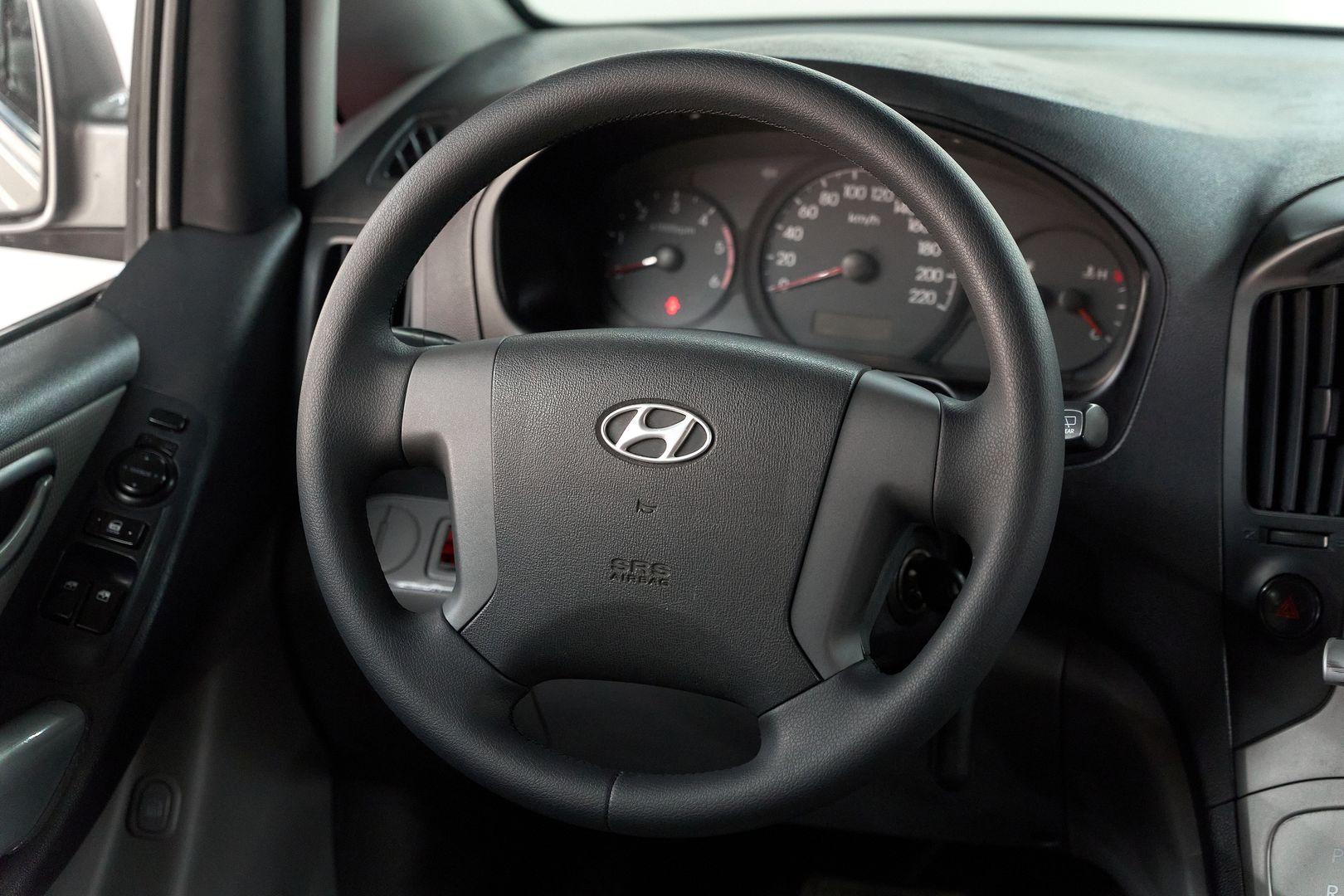 Hyundai Grand Starex 2011, серебряный