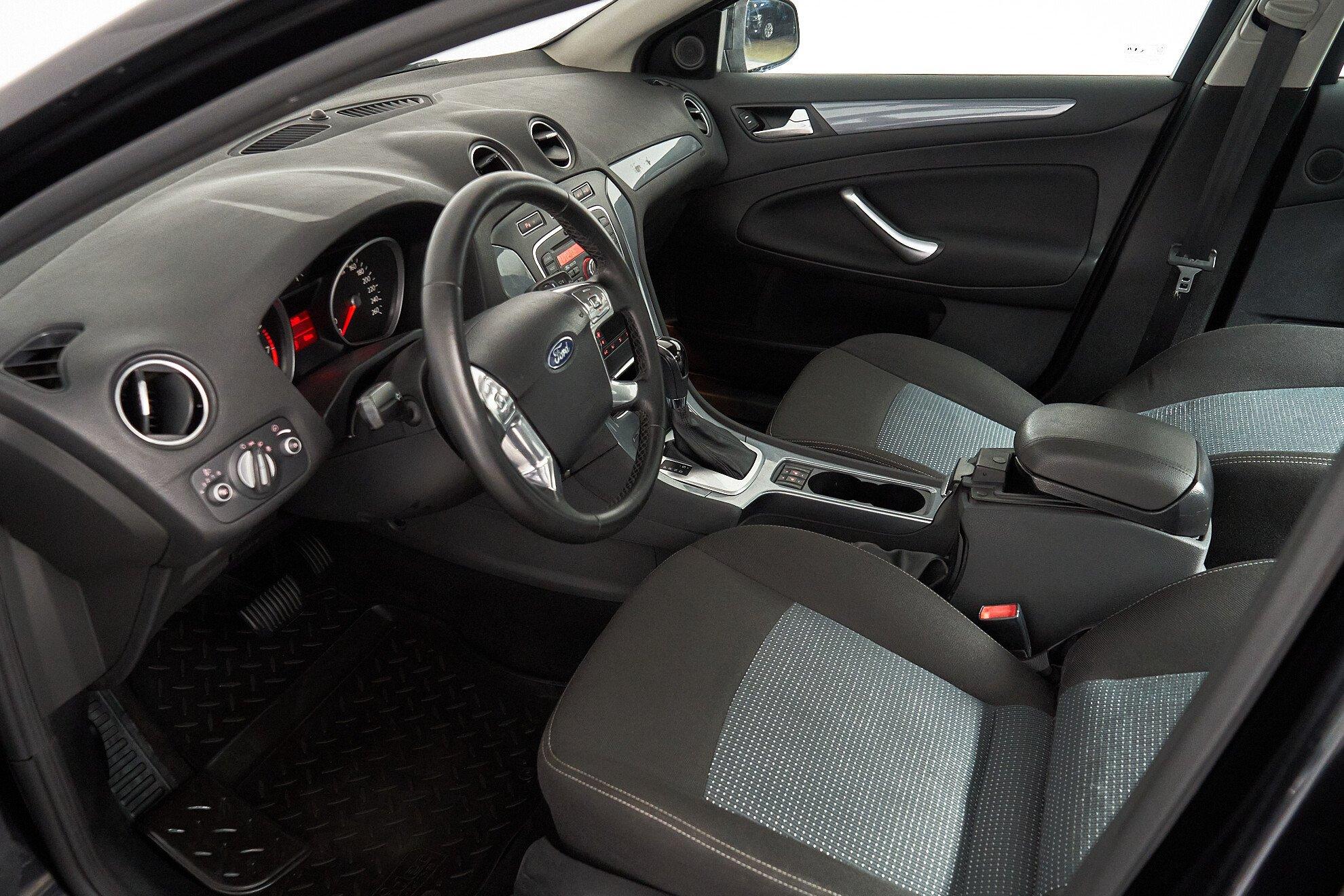 Ford Mondeo 2012, черный