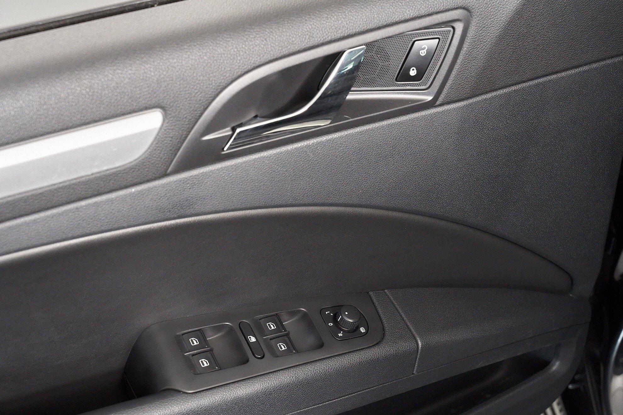 Skoda Superb 2011, черный