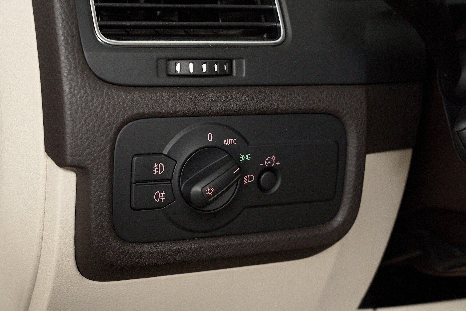 Volkswagen Touareg 2014, черный