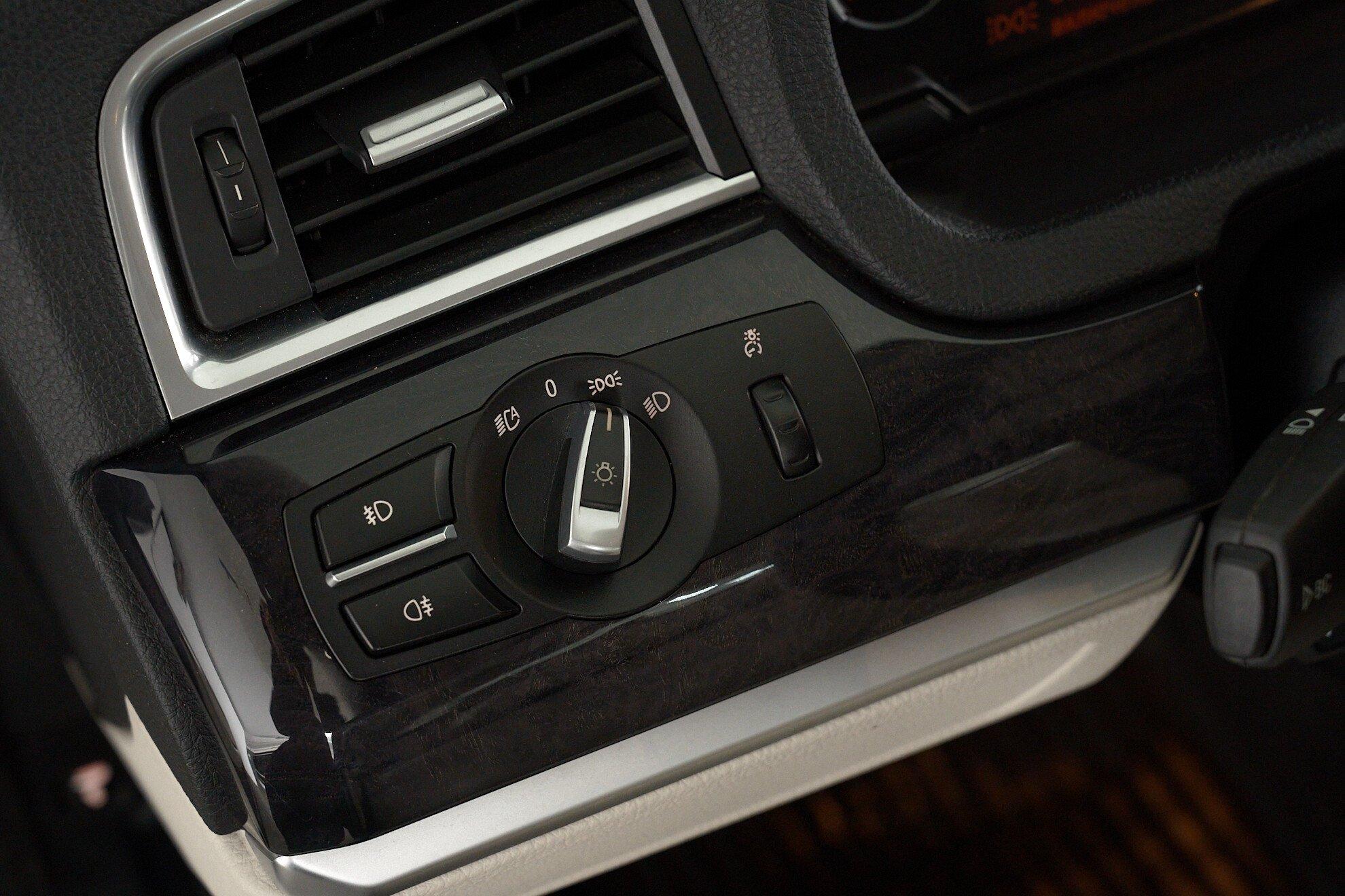 BMW 5 серии 2012, белый