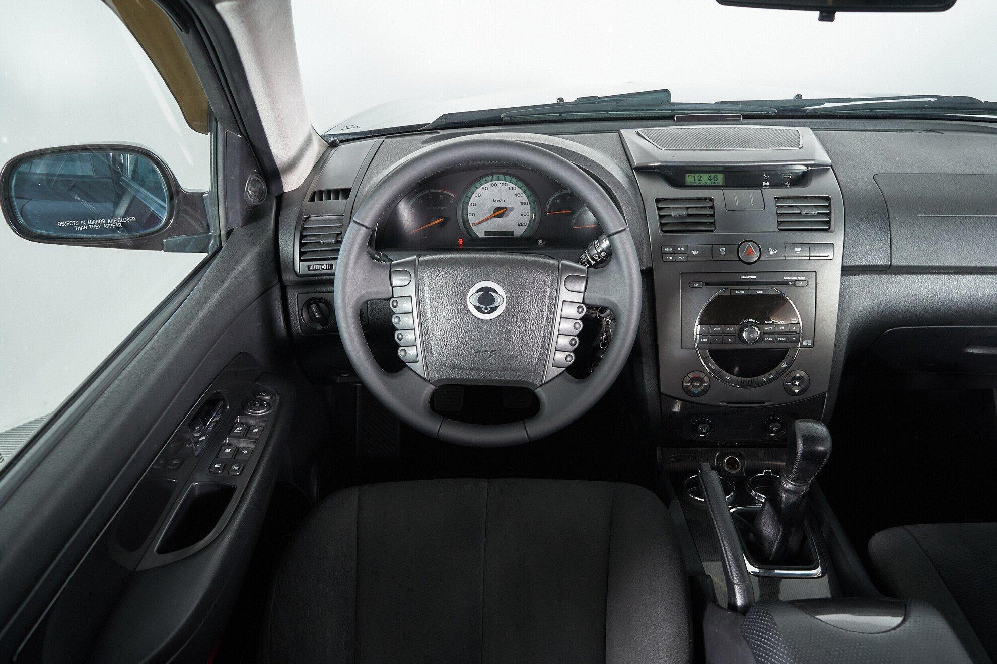 SsangYong Rexton 2011, пурпурный