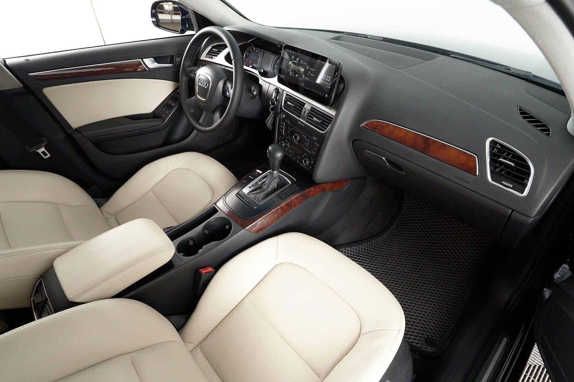 Audi A4 2010, синий
